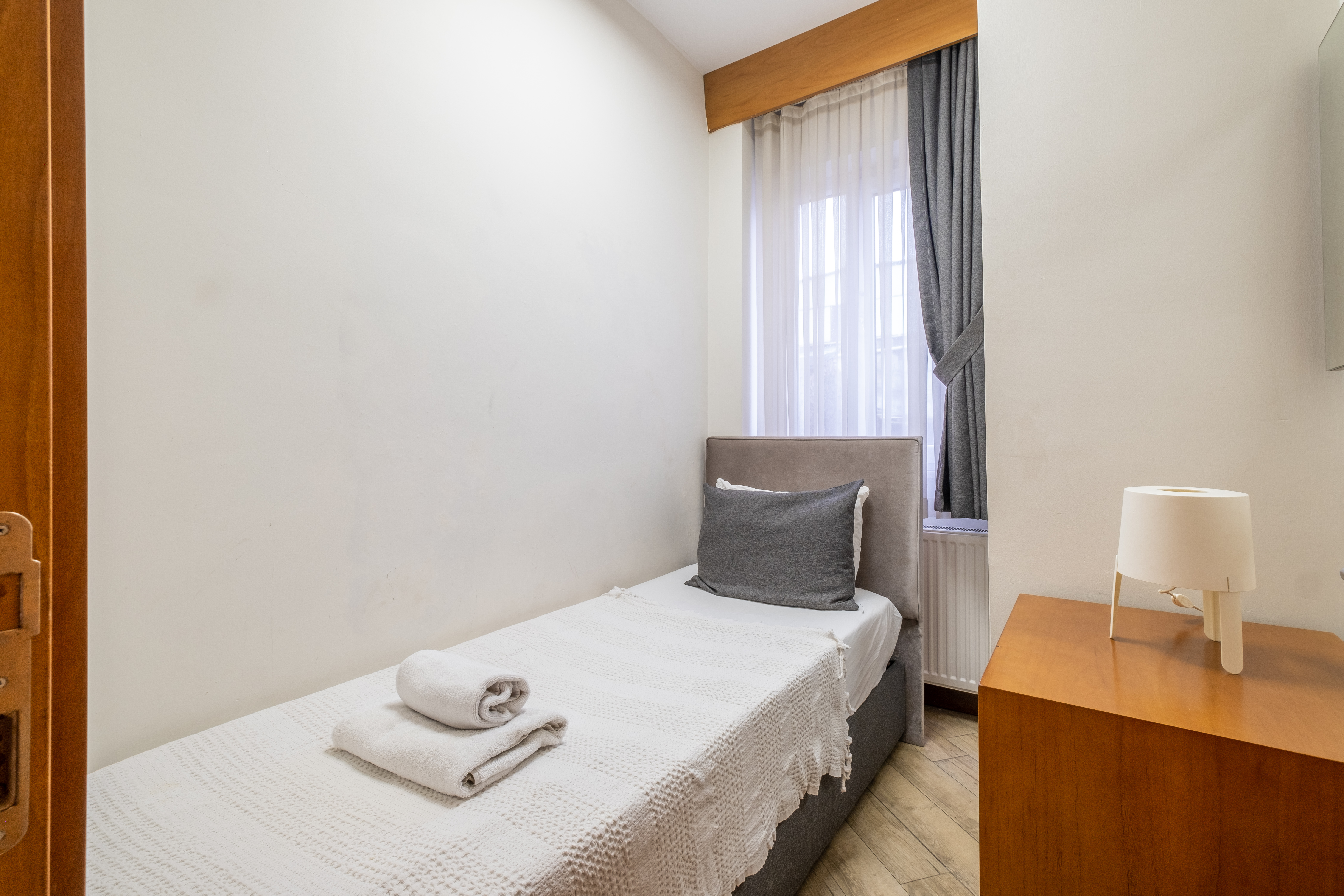 Family Room Deluxe Queen Bed