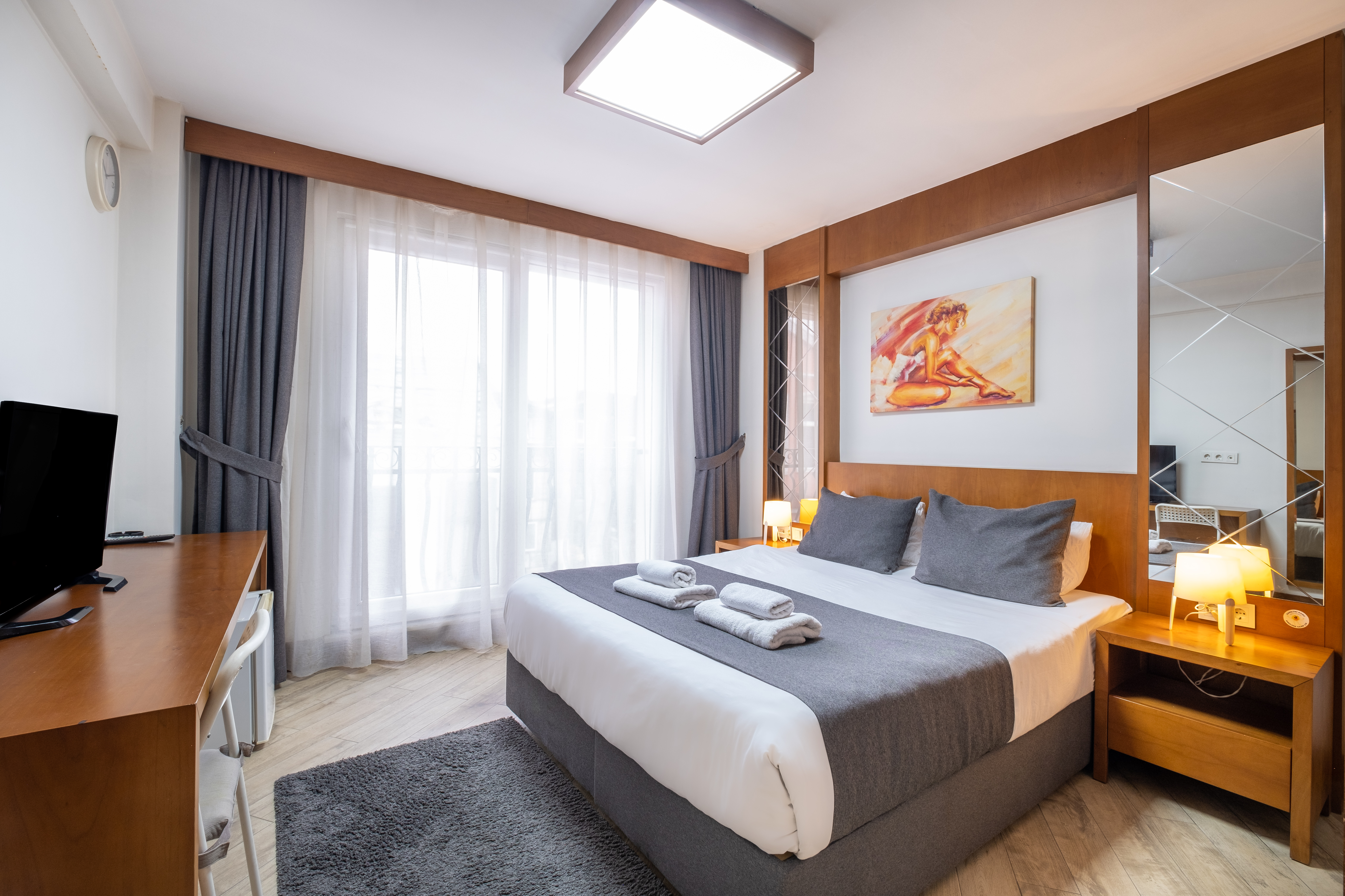 Suite Deluxe King Bed