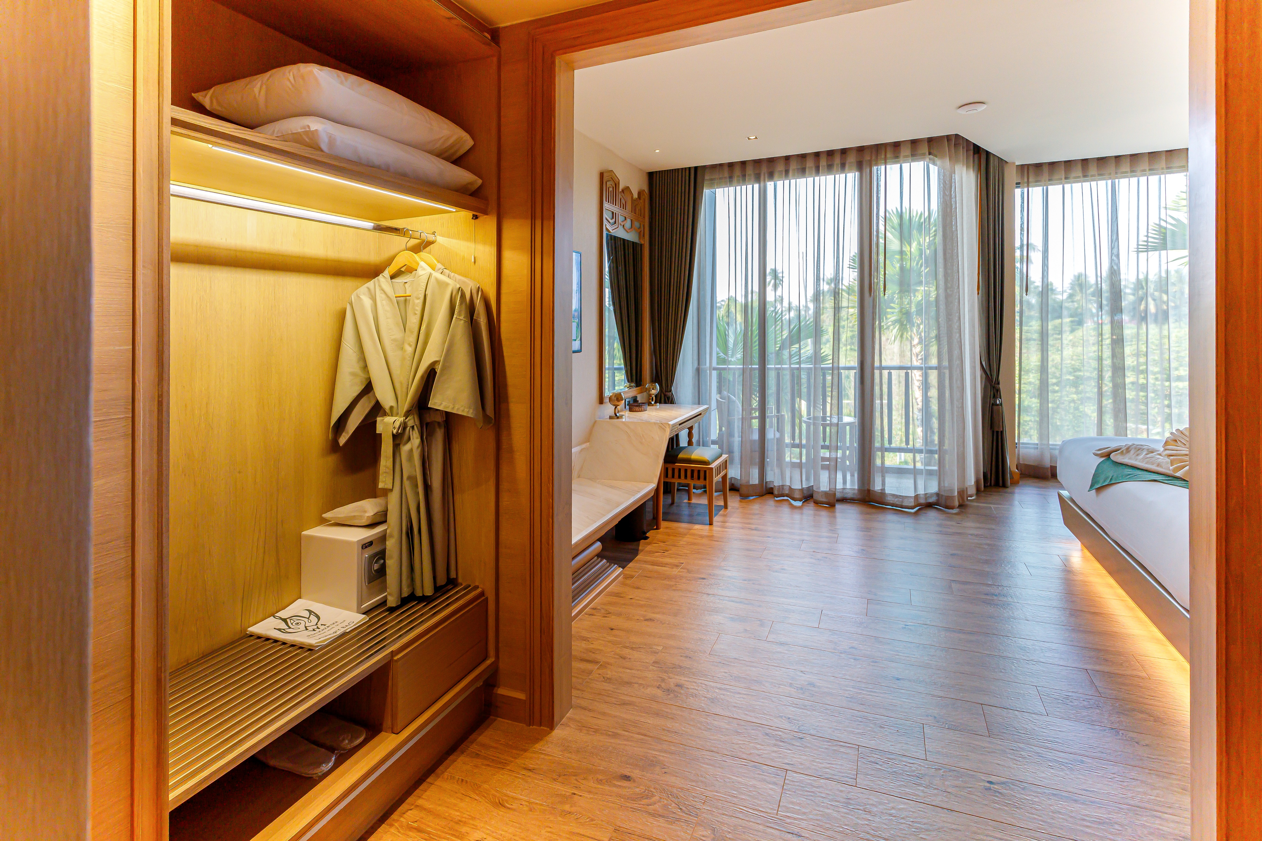 Double or Twin Deluxe with Balcony