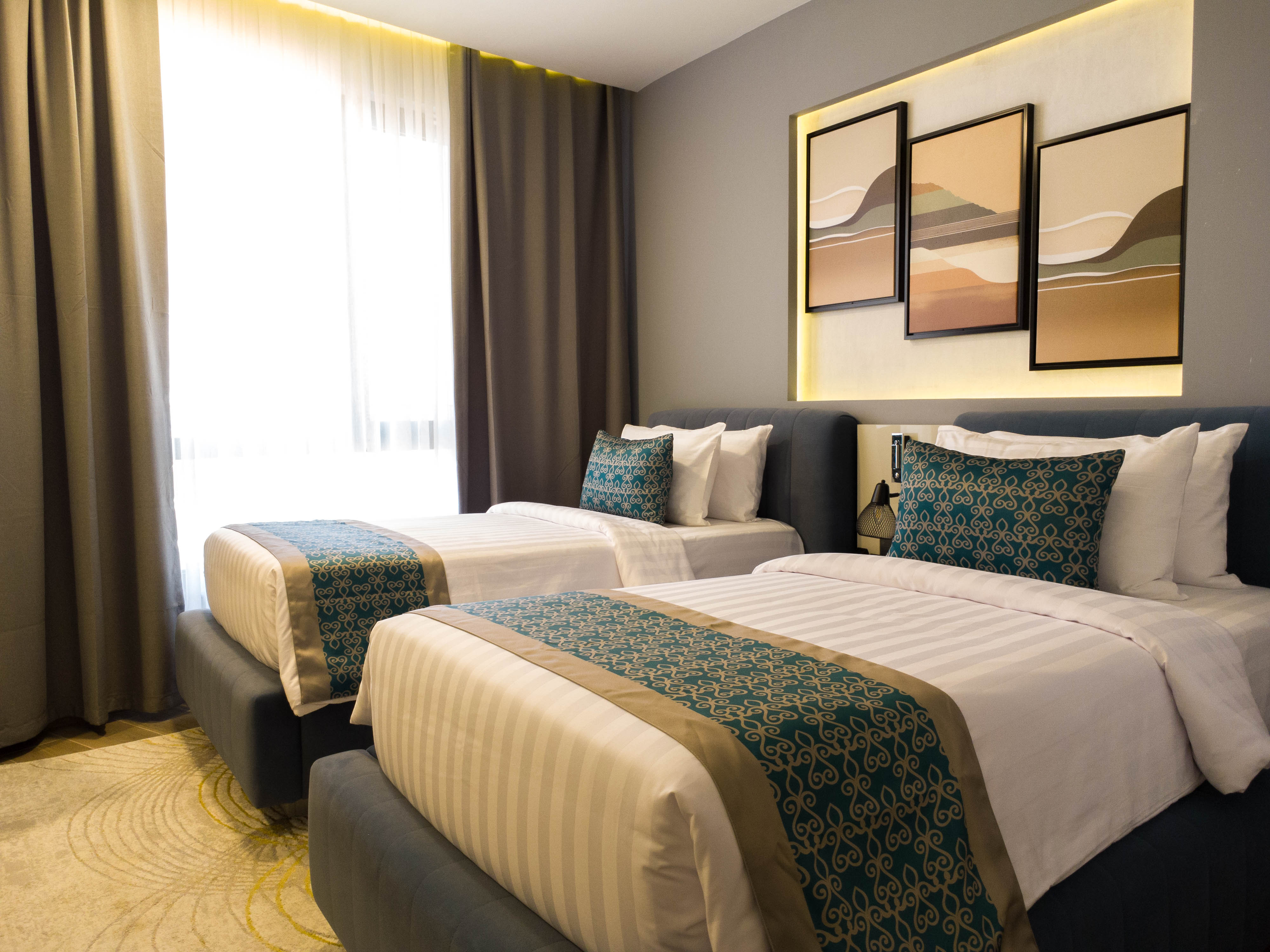 Twin Deluxe Queen Bed