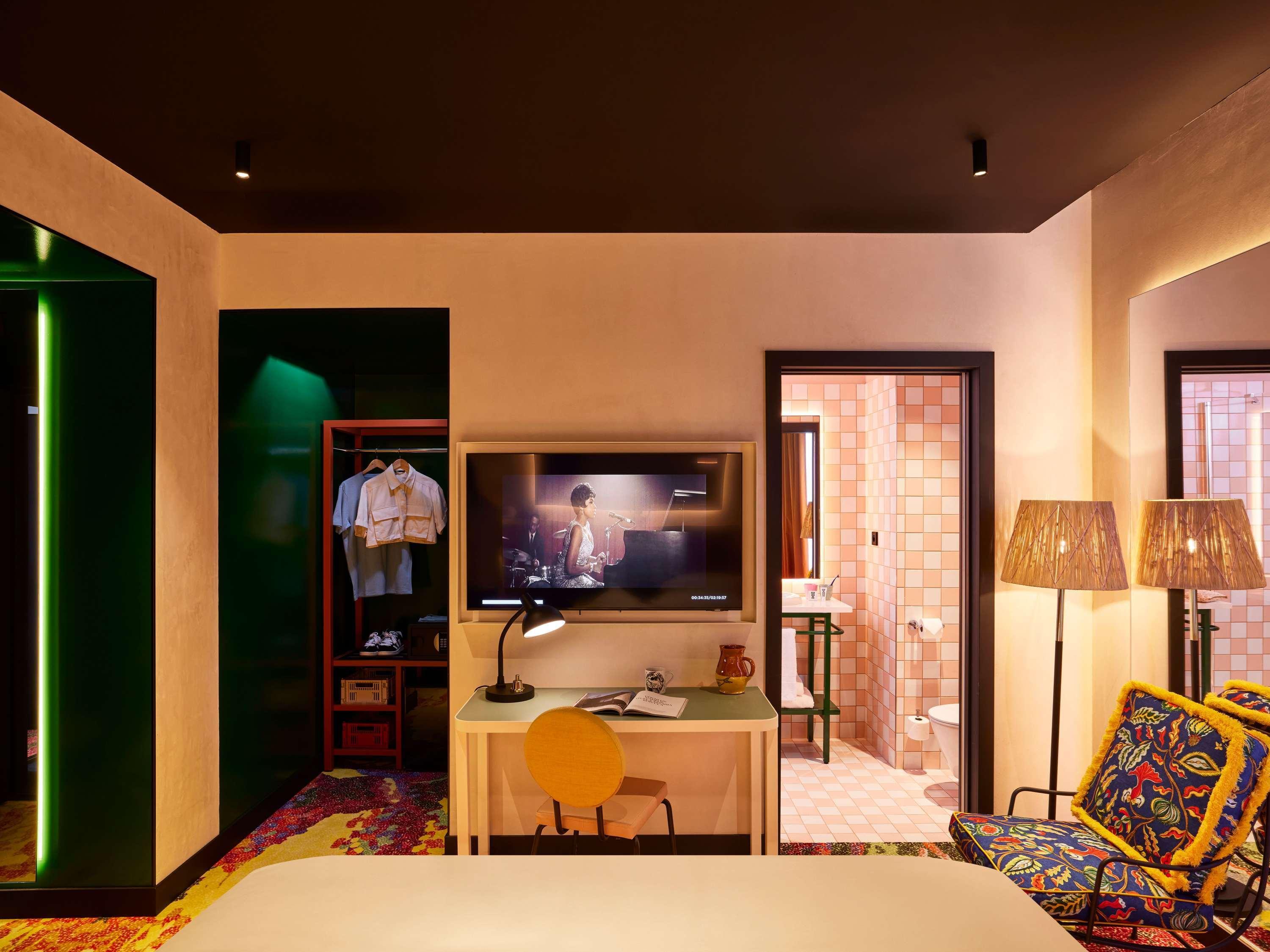 Family Room Connecting Room