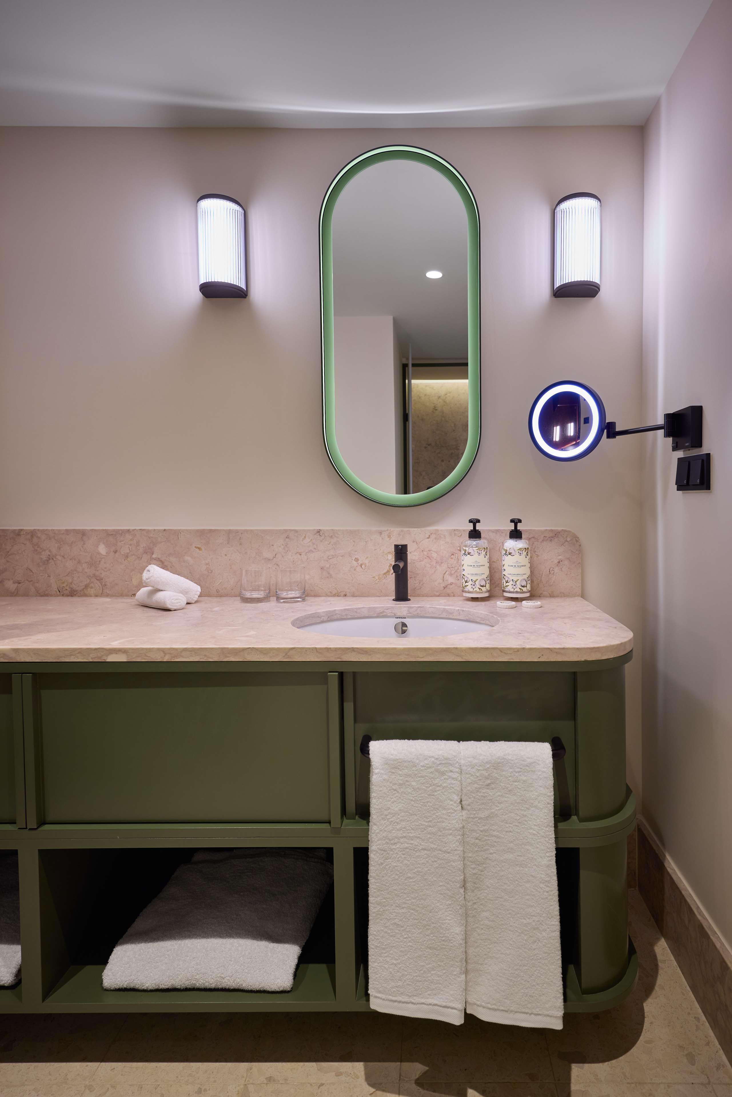 Double Deluxe King Bed