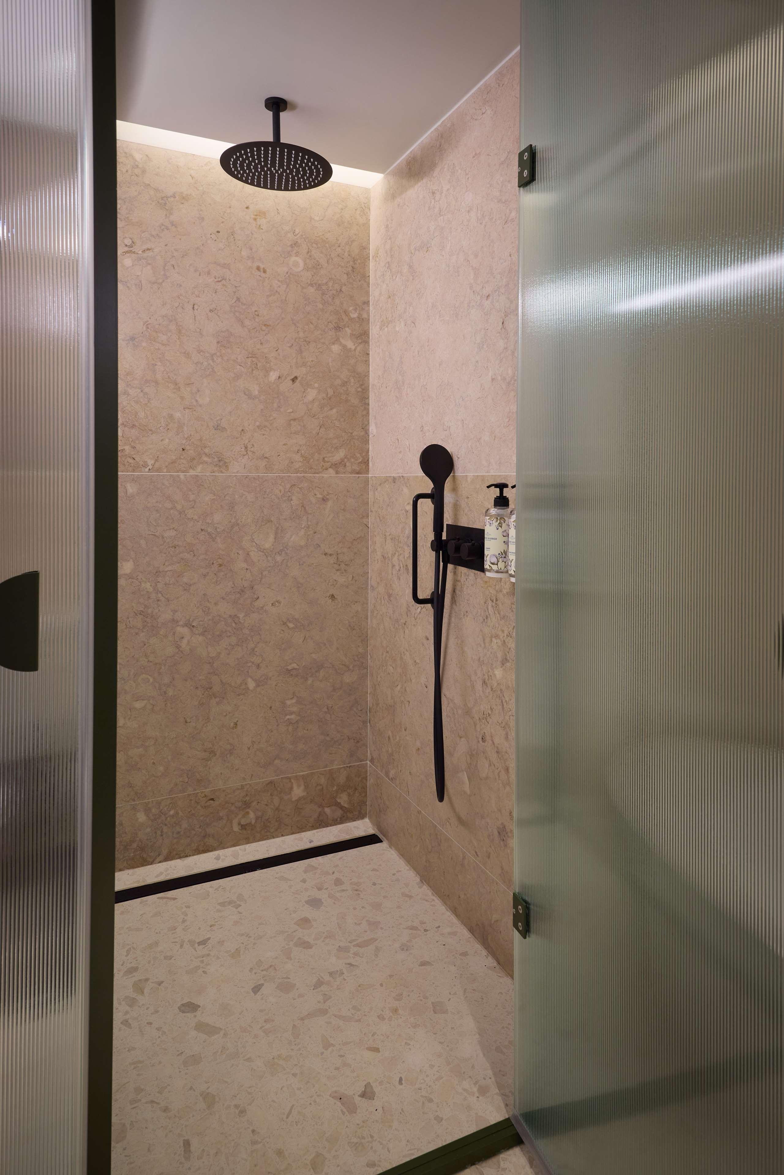 Double Deluxe King Bed