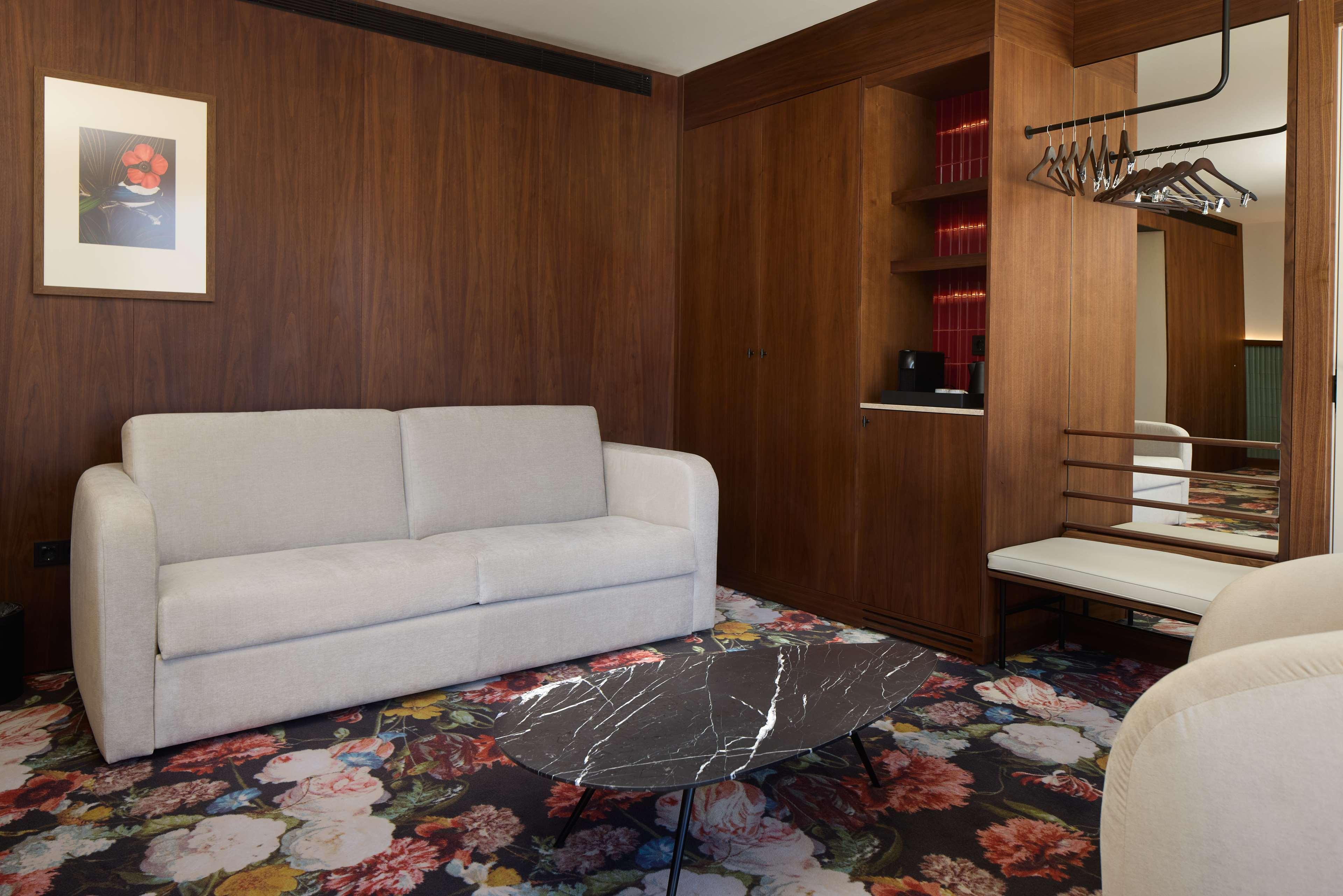 Junior Suite King Size Bed