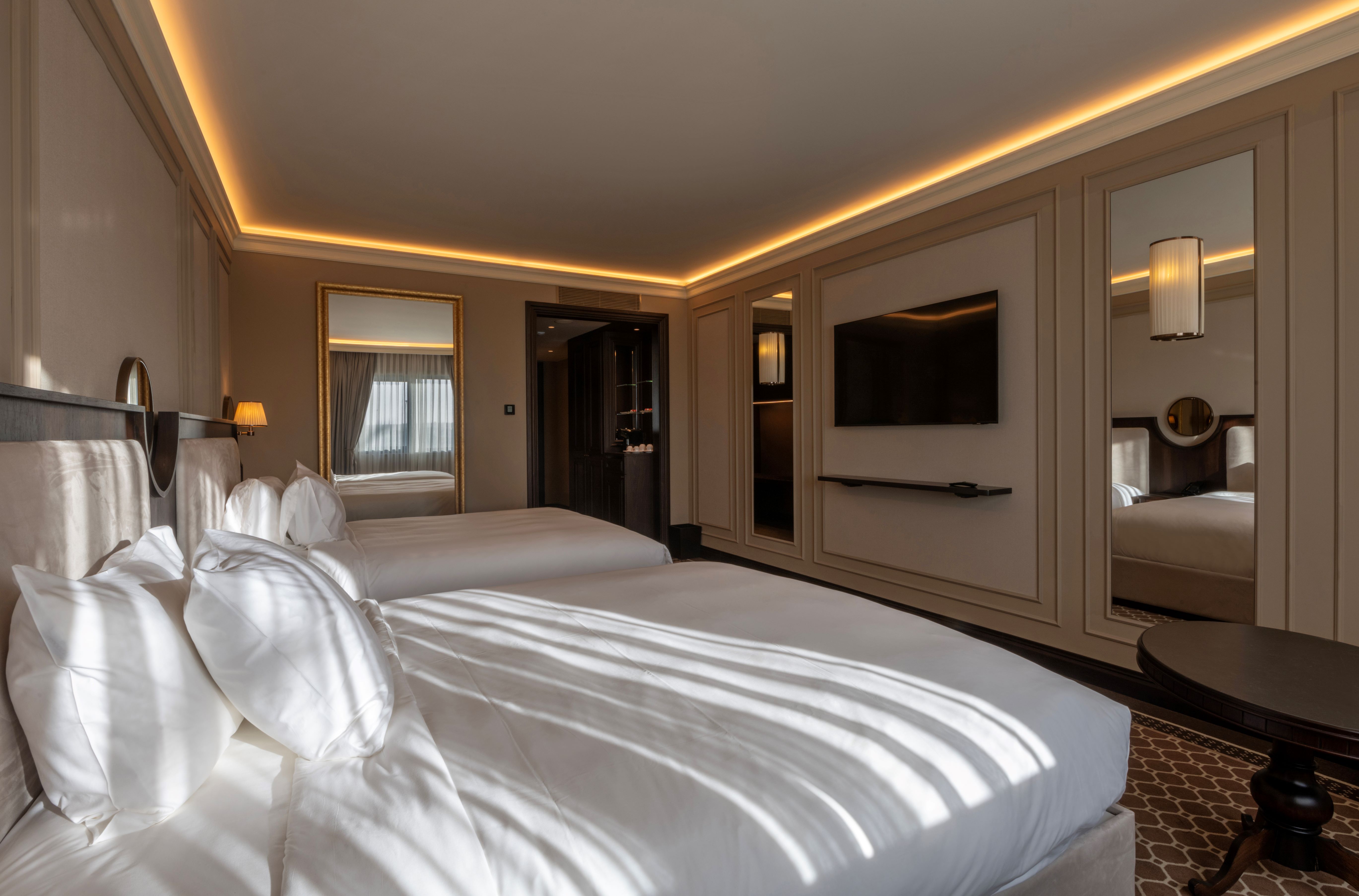 Twin Executive Queen Bed