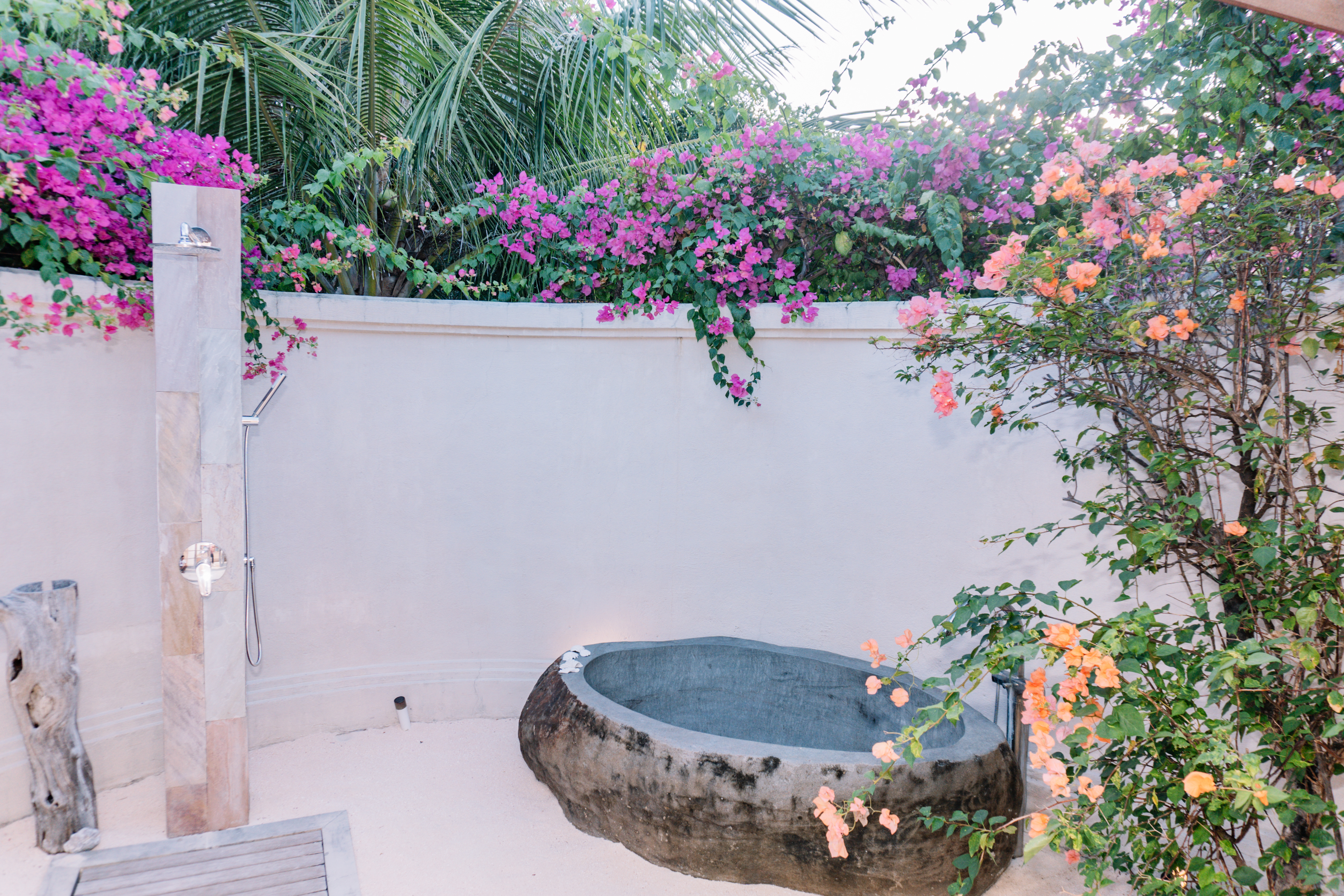 Villa Four Bedrooms with More Than Three Bathrooms