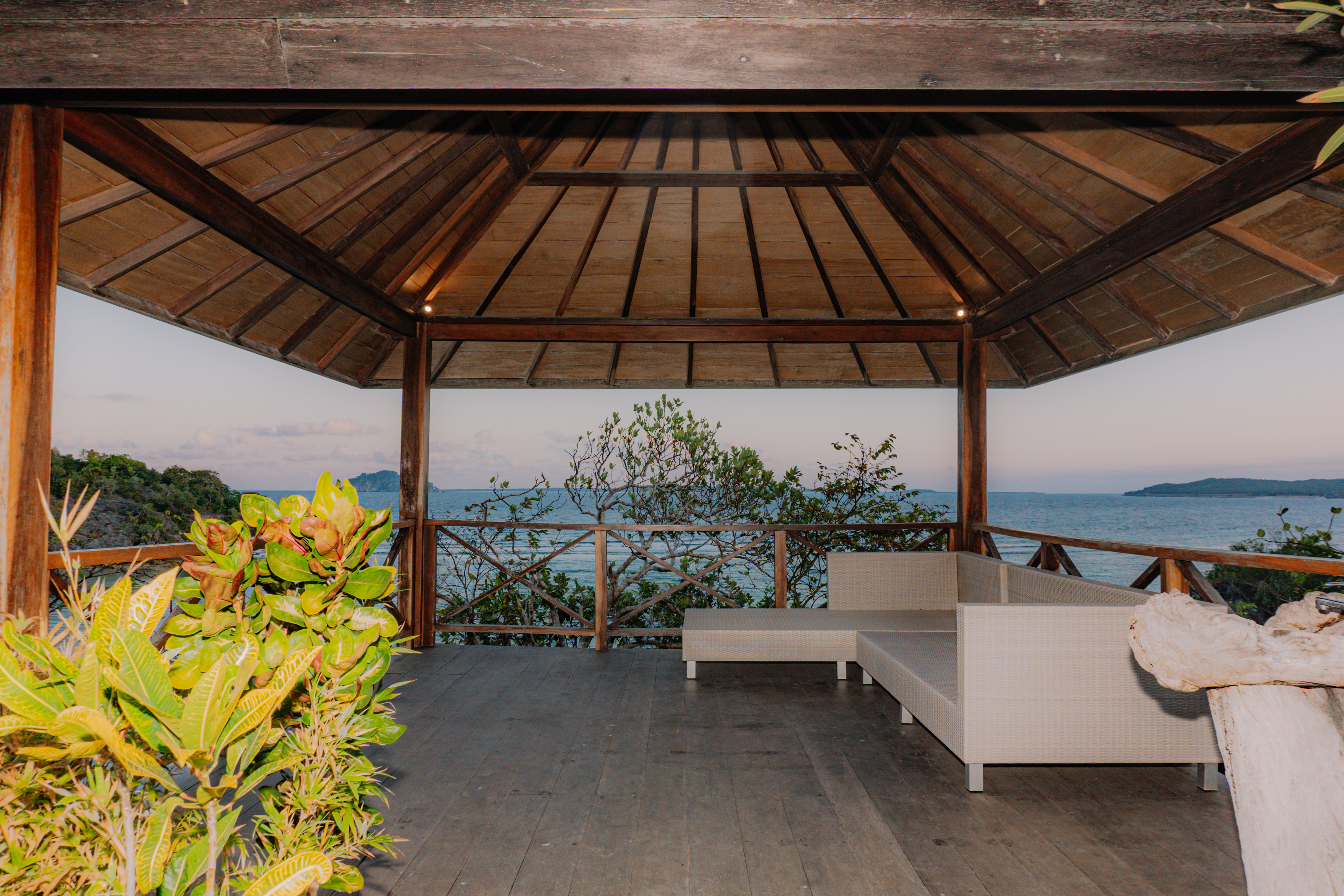 Villa Four Bedrooms with More Than Three Bathrooms