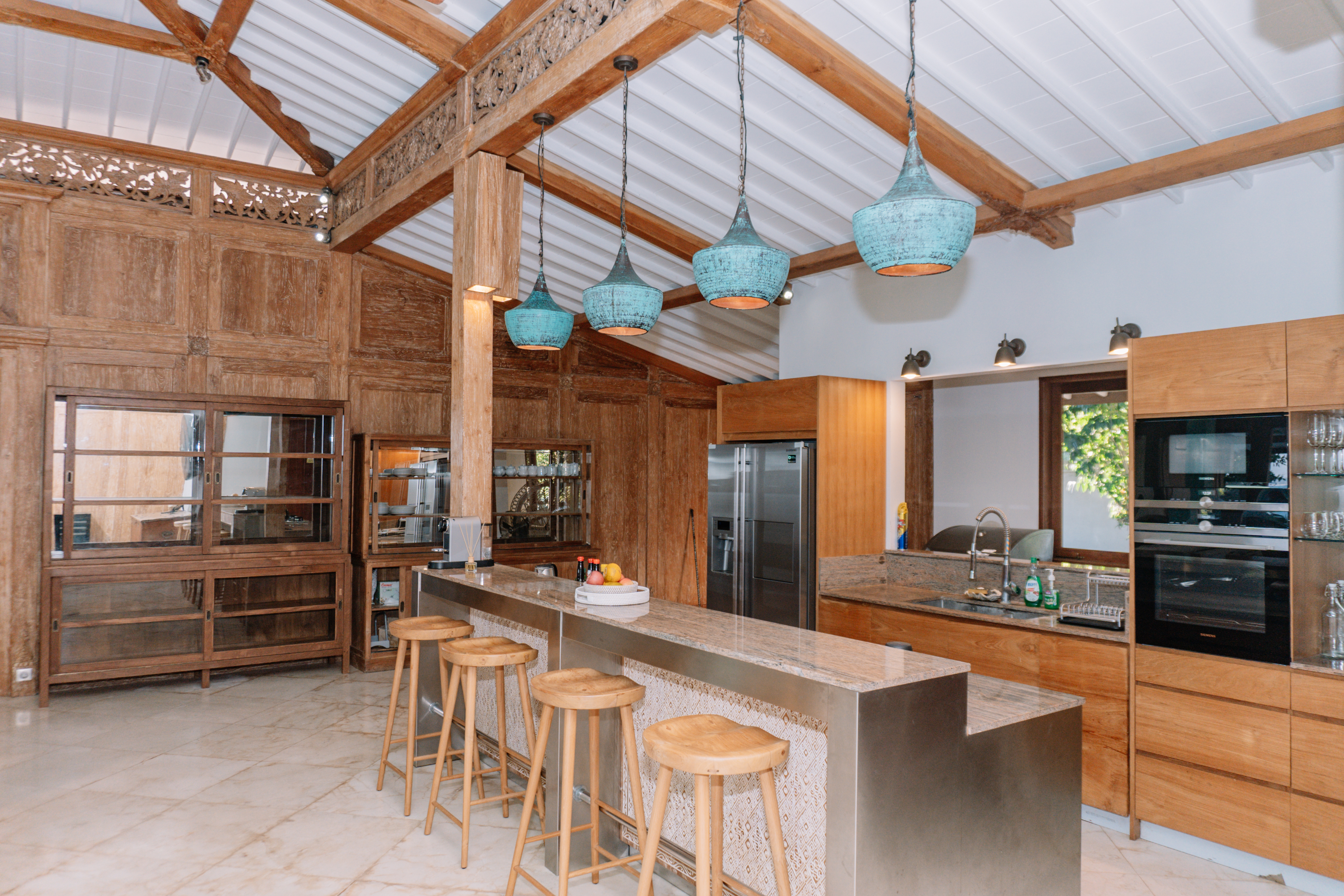 Villa Four Bedrooms with More Than Three Bathrooms