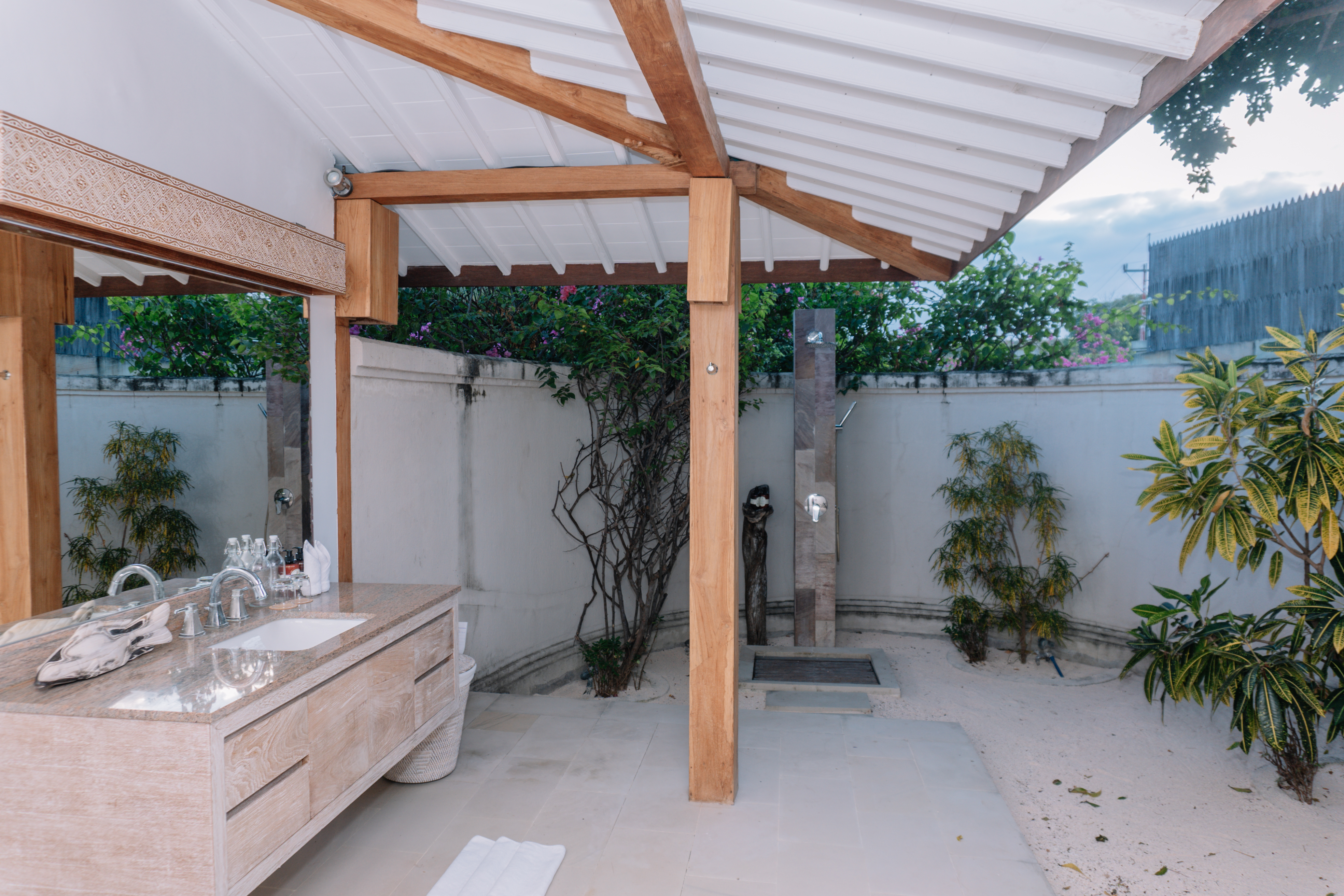 Villa Four Bedrooms with More Than Three Bathrooms