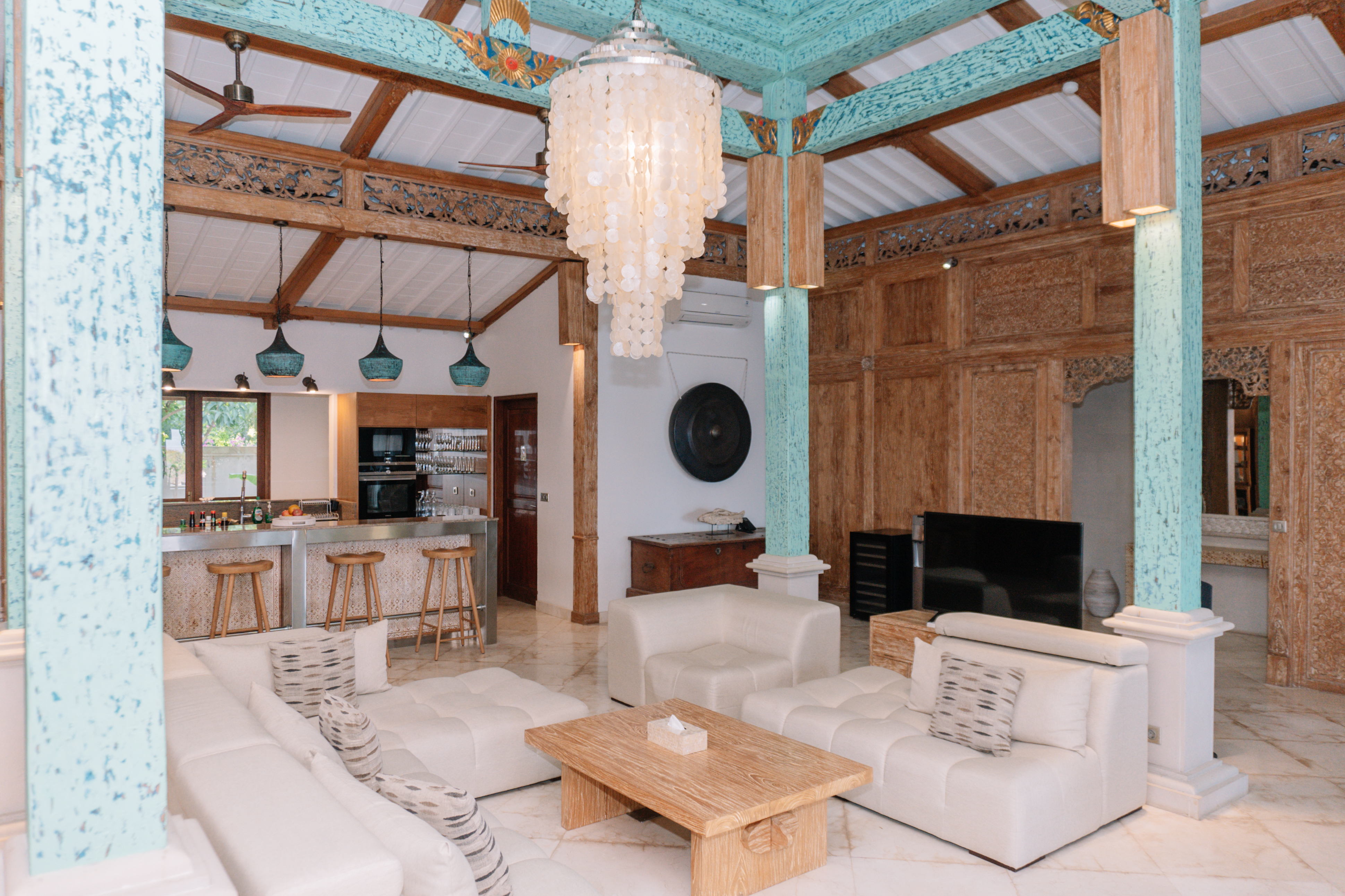 Villa Four Bedrooms with More Than Three Bathrooms