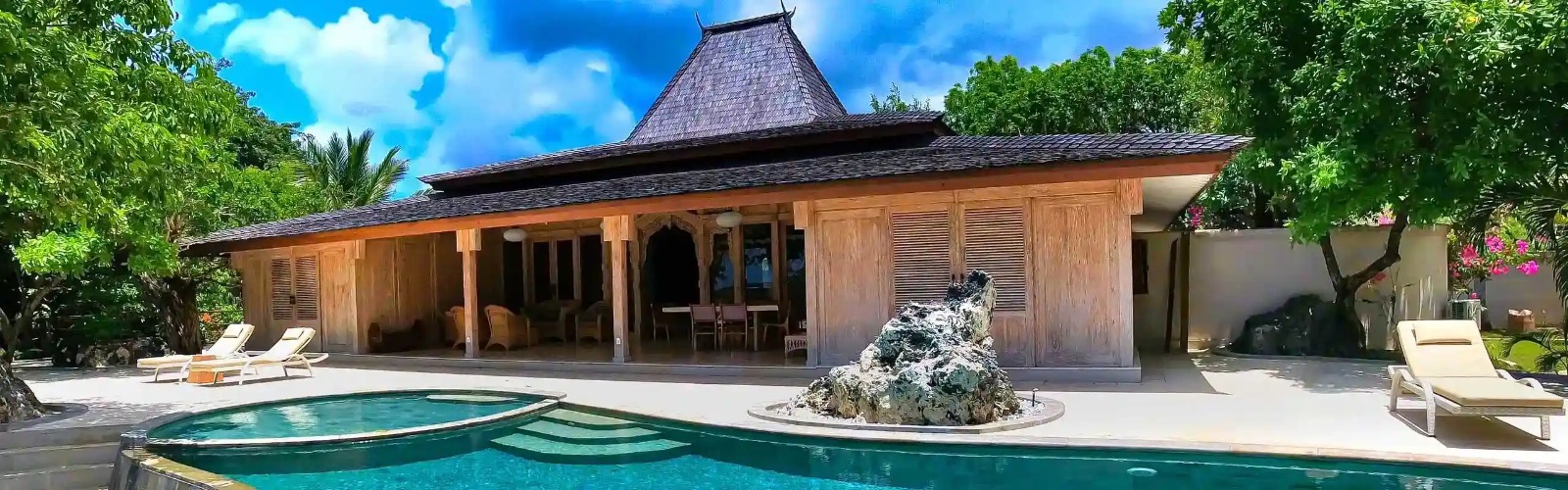 Villa Four Bedrooms with More Than Three Bathrooms