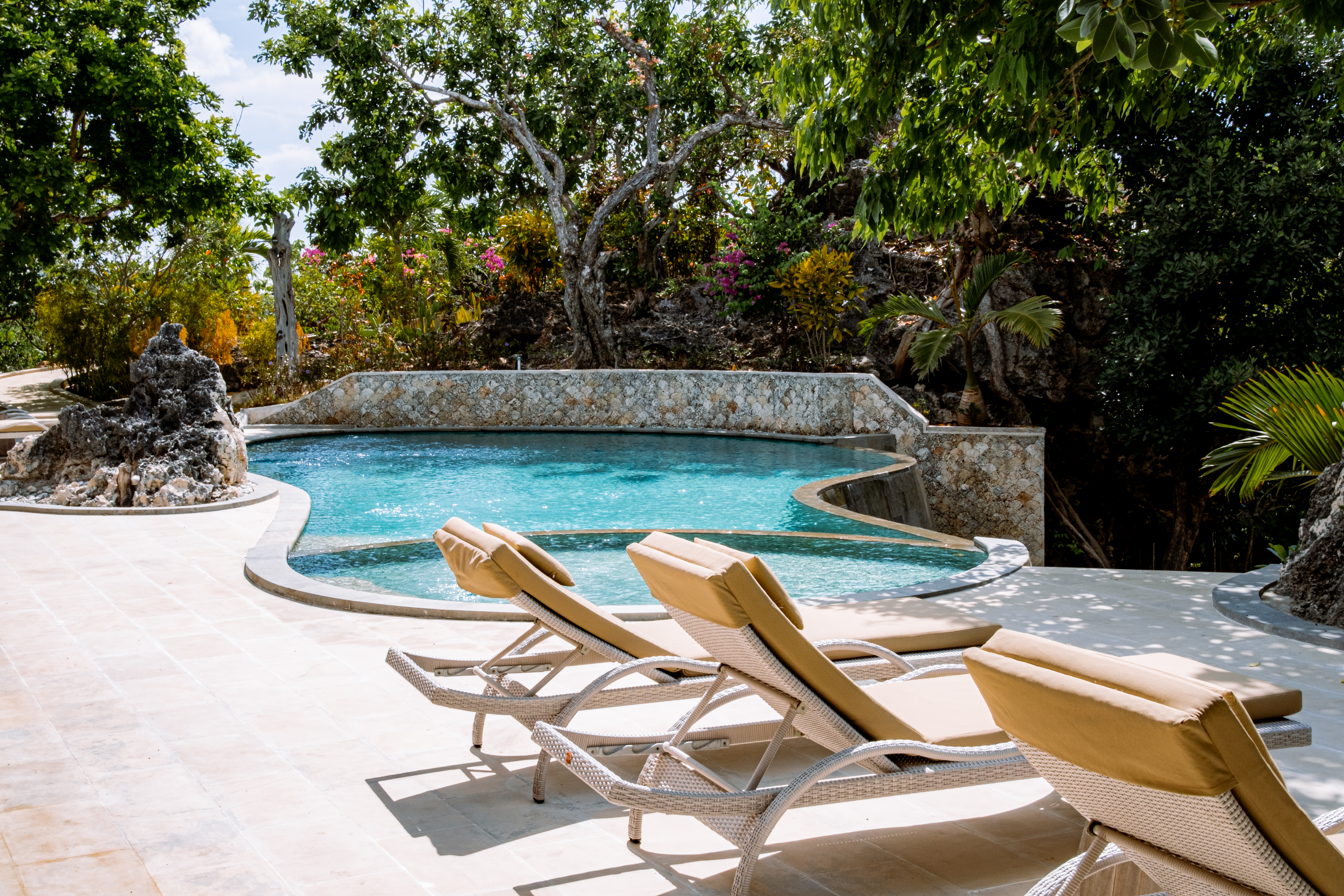 Villa Four Bedrooms with More Than Three Bathrooms