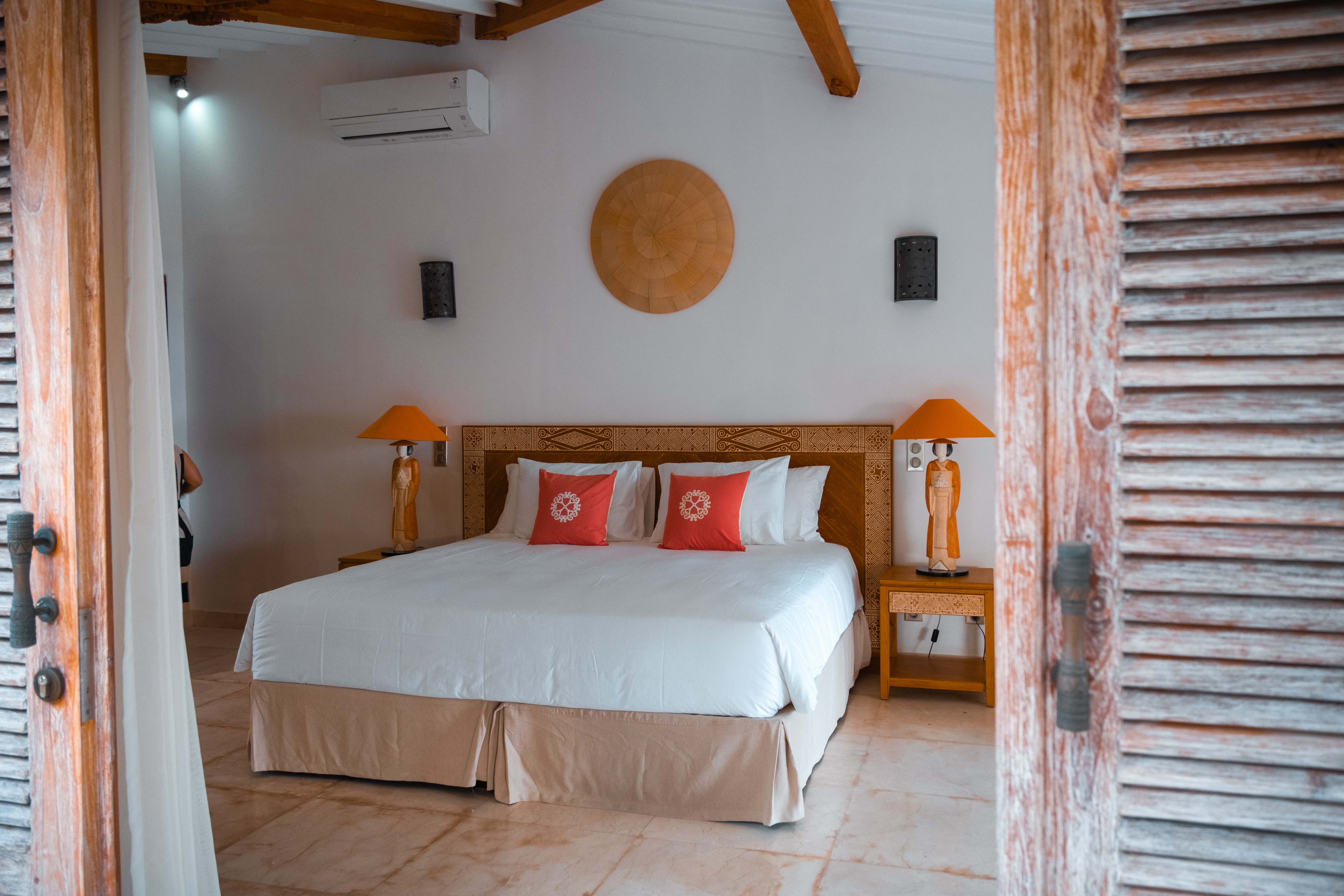 Villa Four Bedrooms with More Than Three Bathrooms