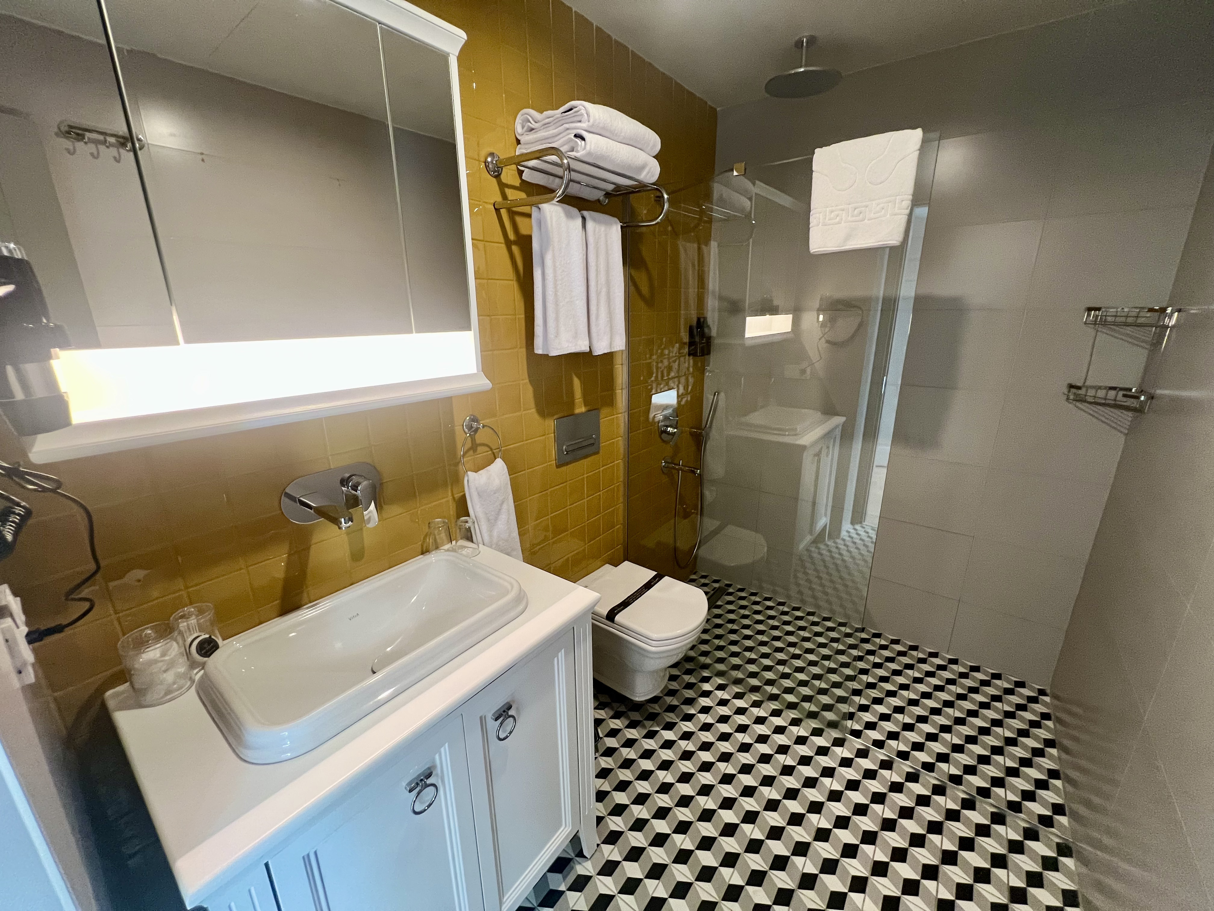 Suite with Balcony with Views