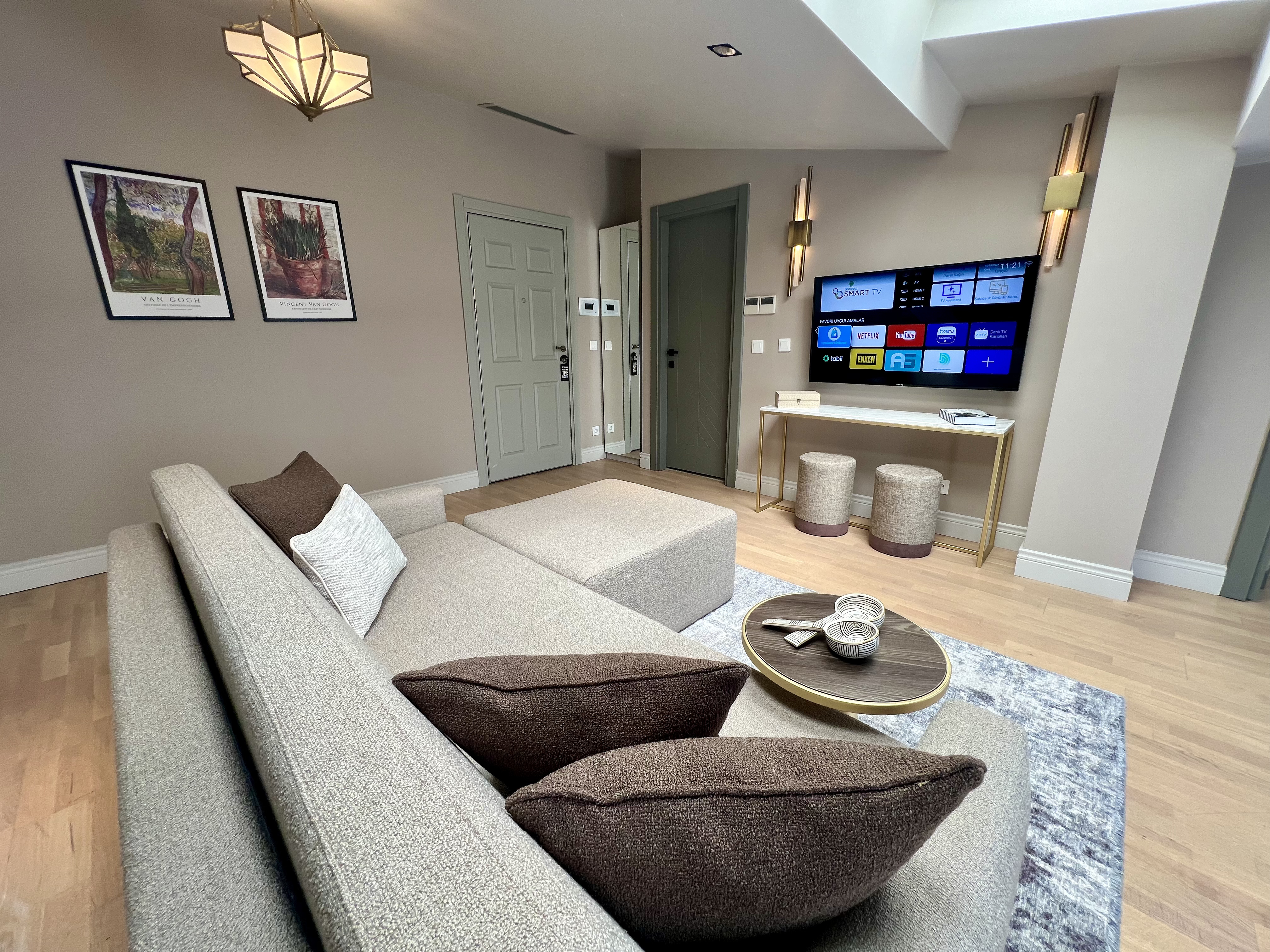 Suite with Balcony with Views