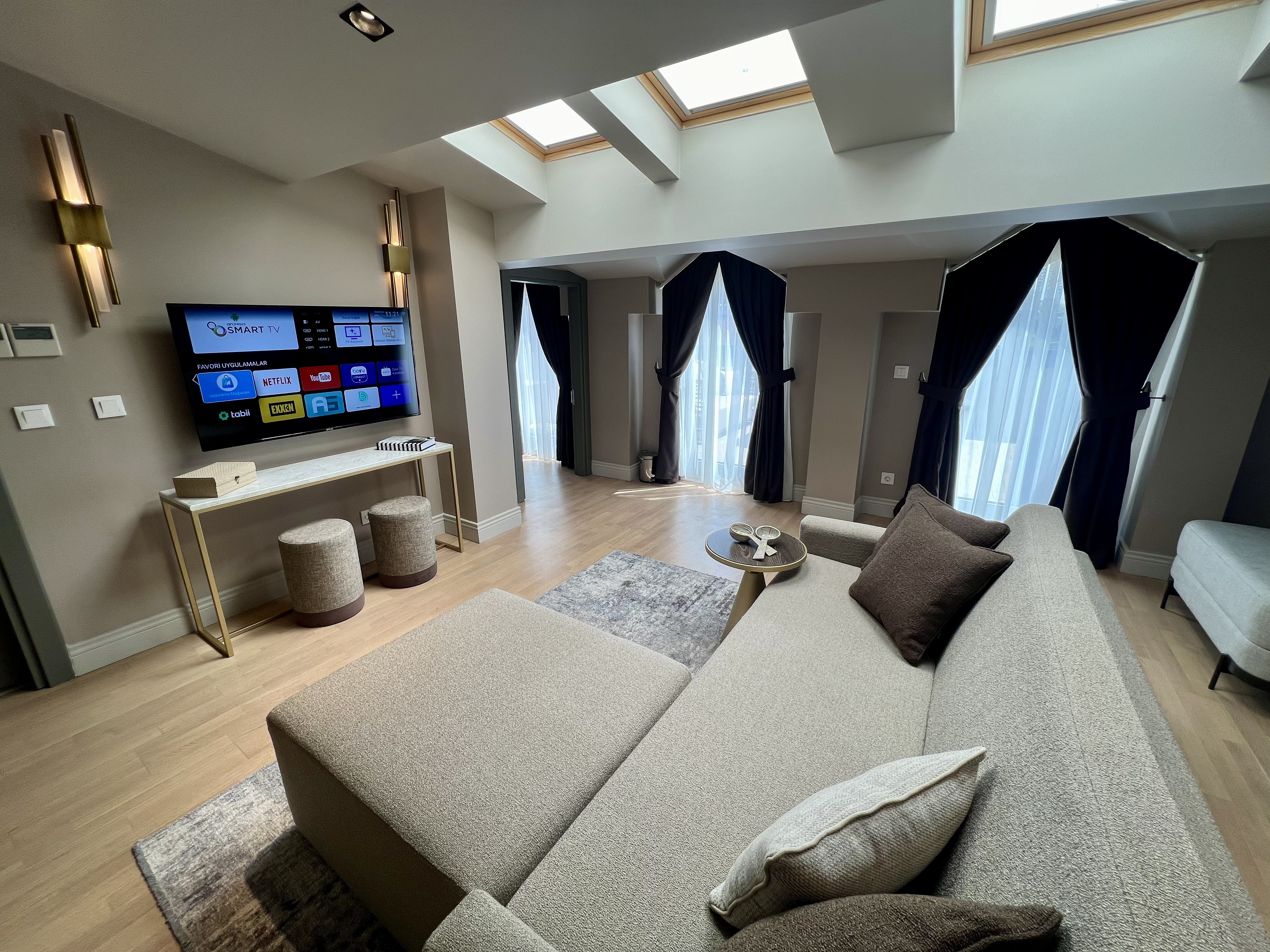 Suite with Balcony with Views