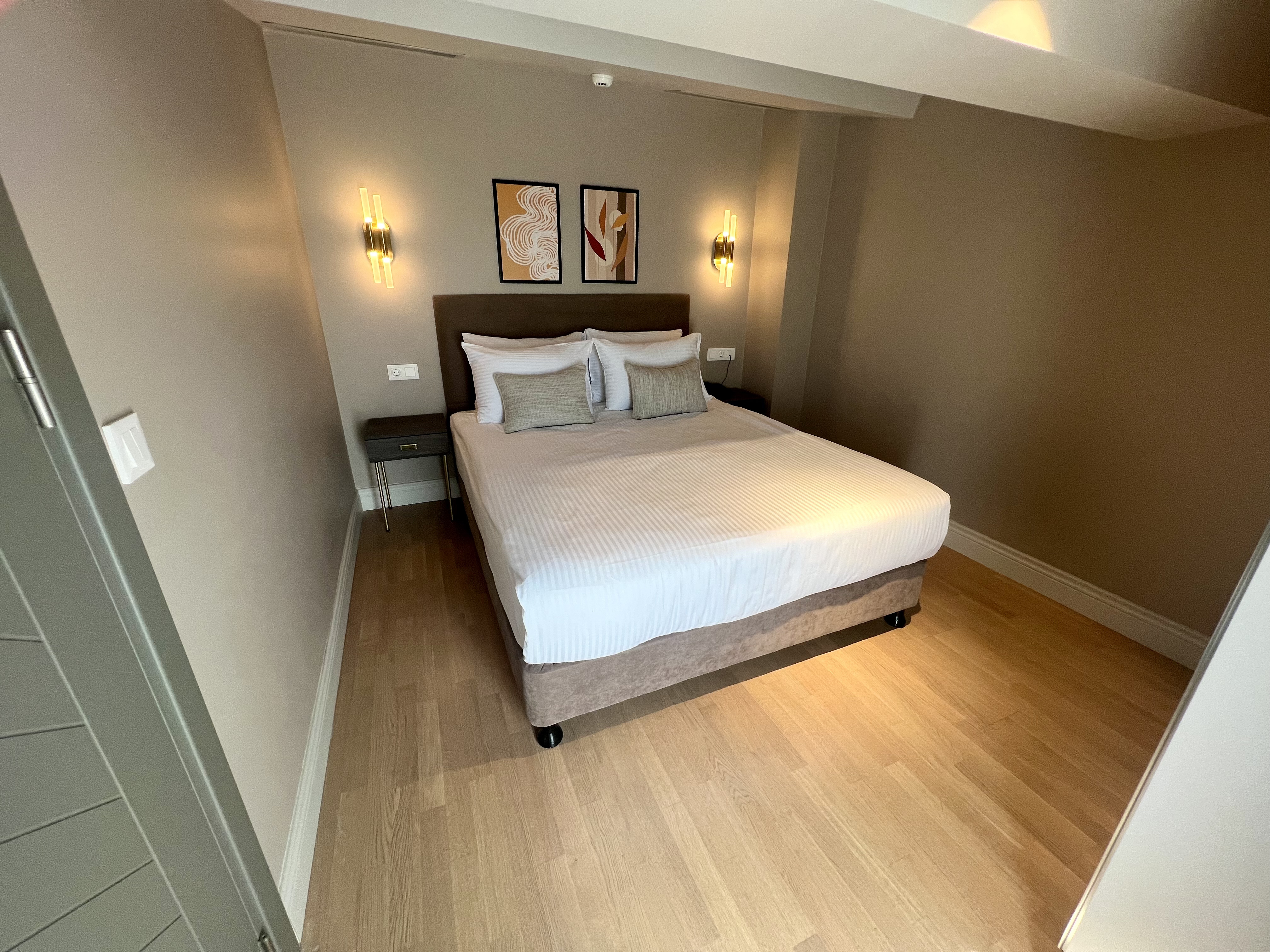 Suite with Balcony with Views