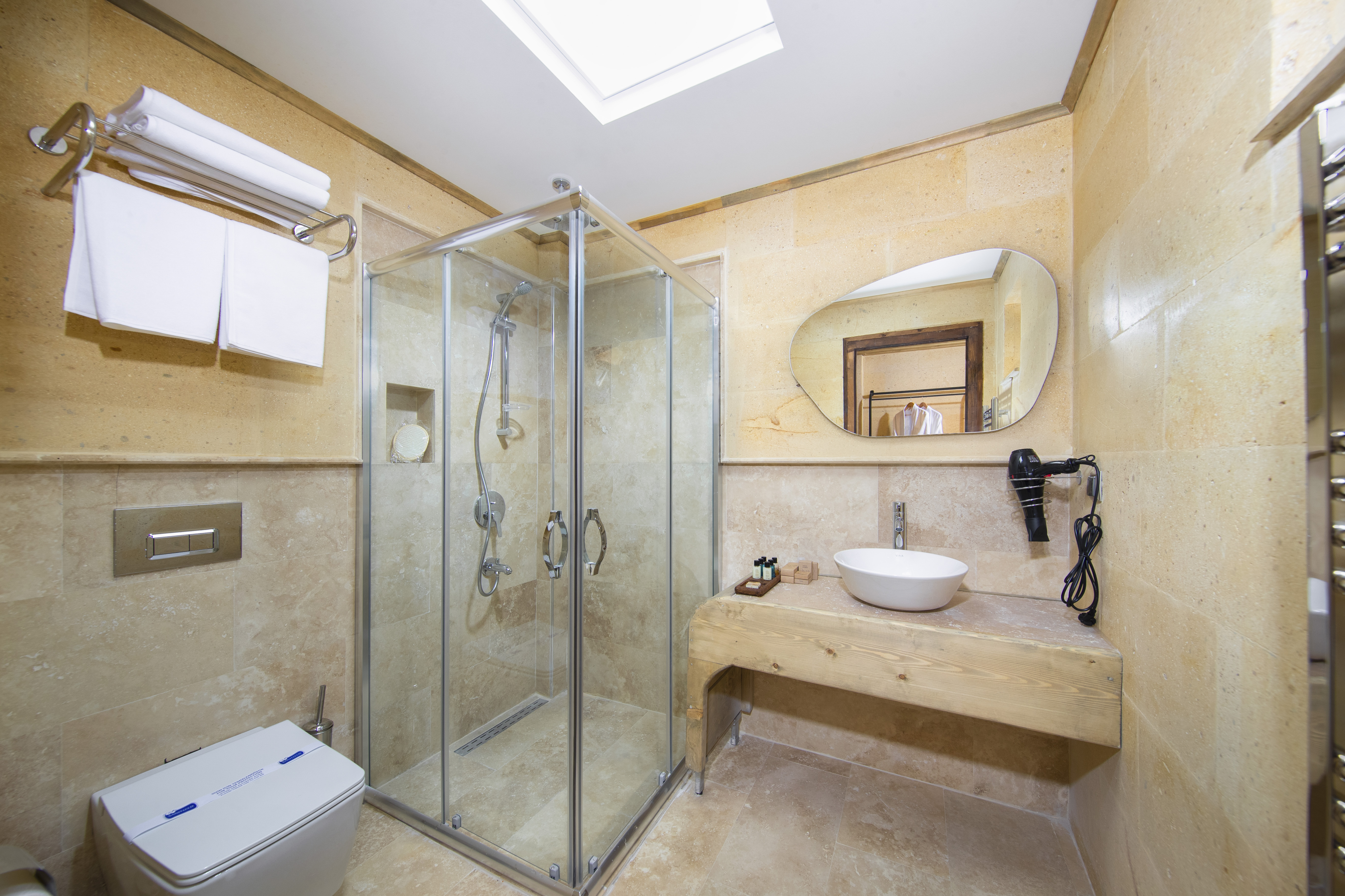 Double Deluxe King Bed