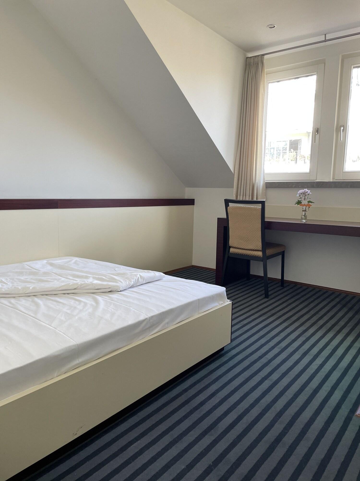 Apartment Queen Size Bed