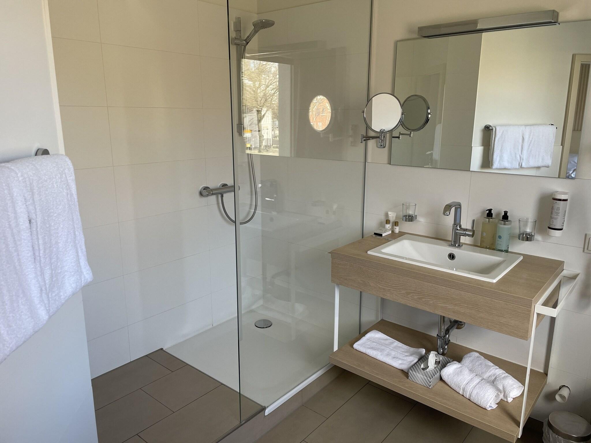 Double Queen Size Bed