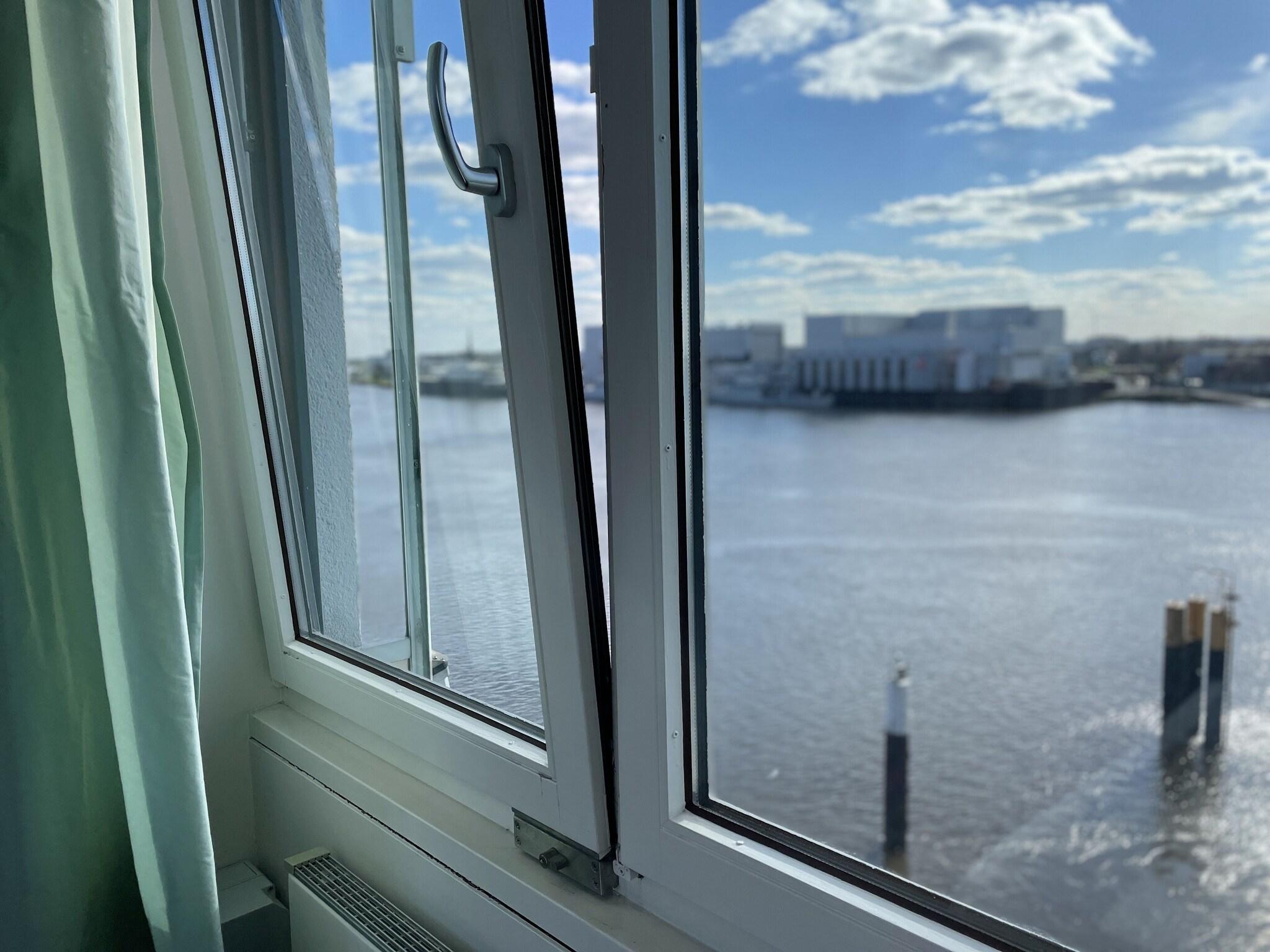 Double Deluxe Queen Bed