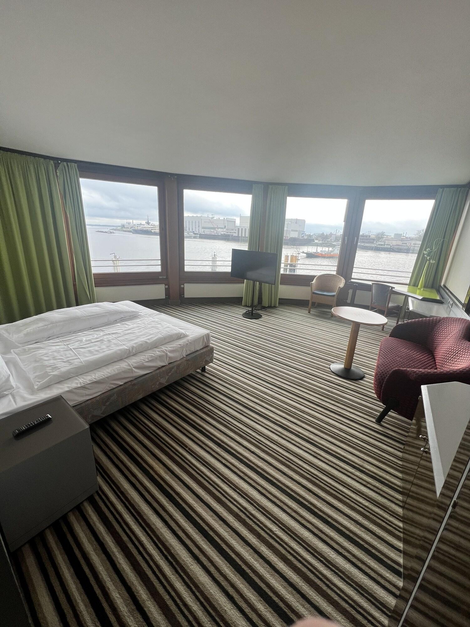 Double Deluxe Queen Bed