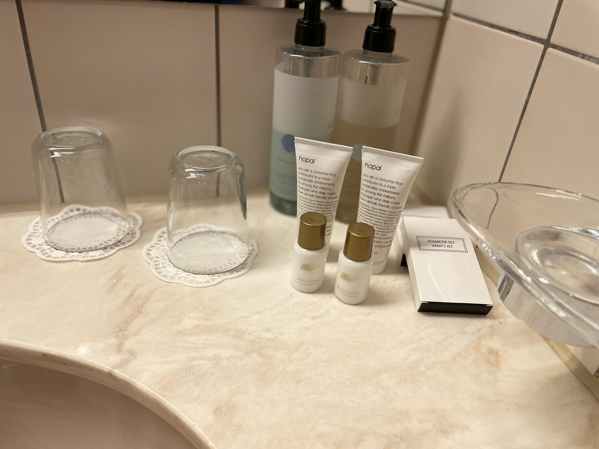 Double Deluxe Queen Bed