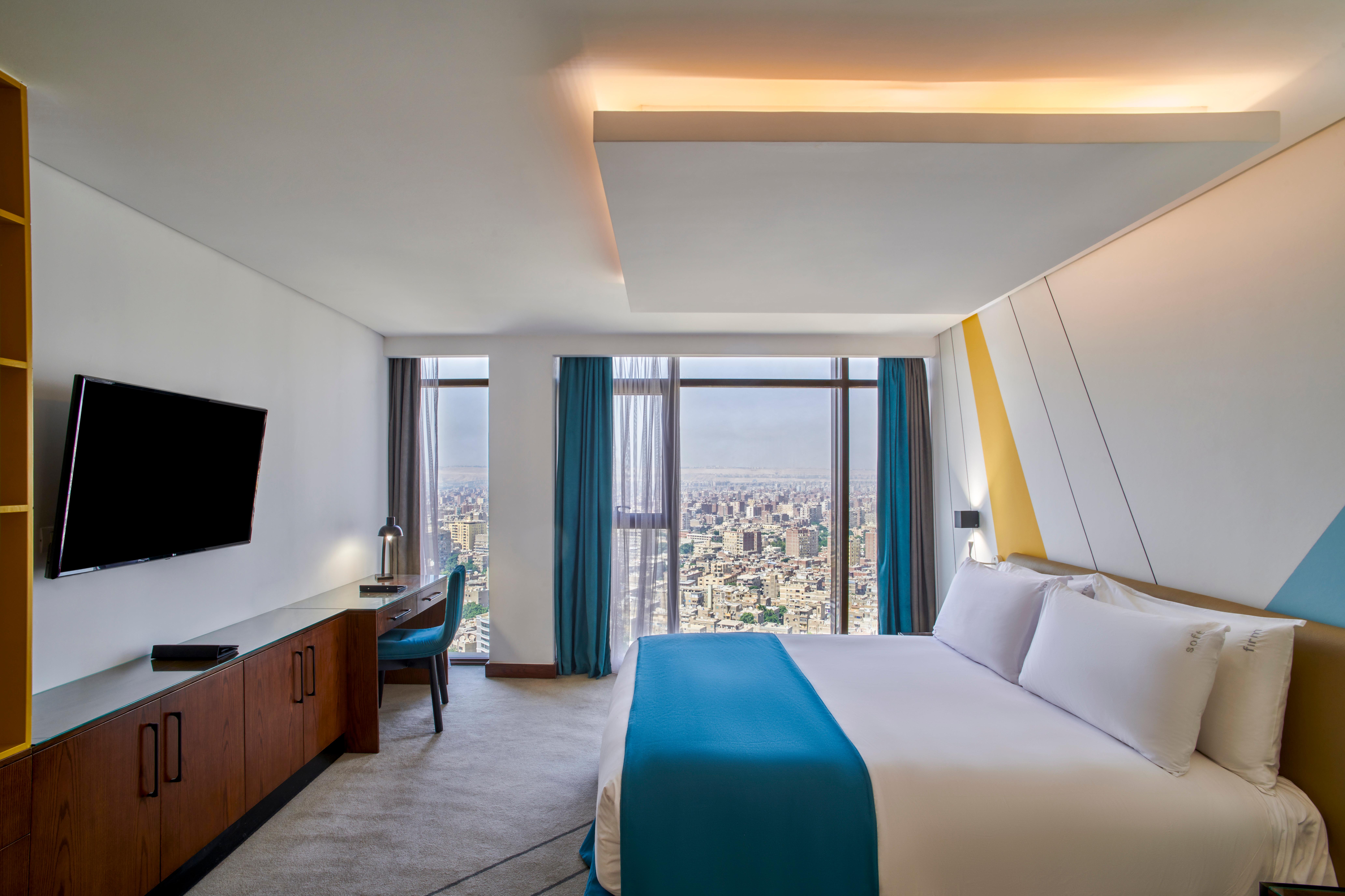 Studio City View King Bed