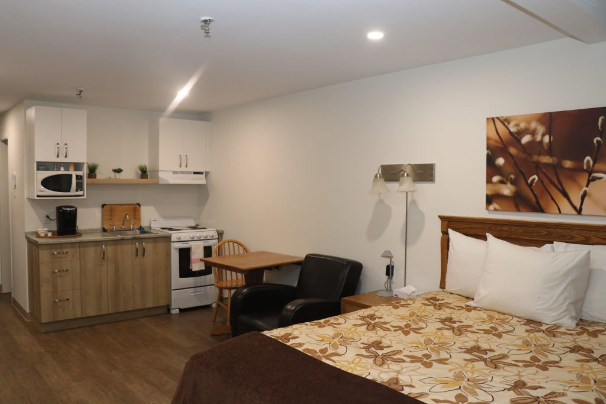 Studio Queen Size Bed