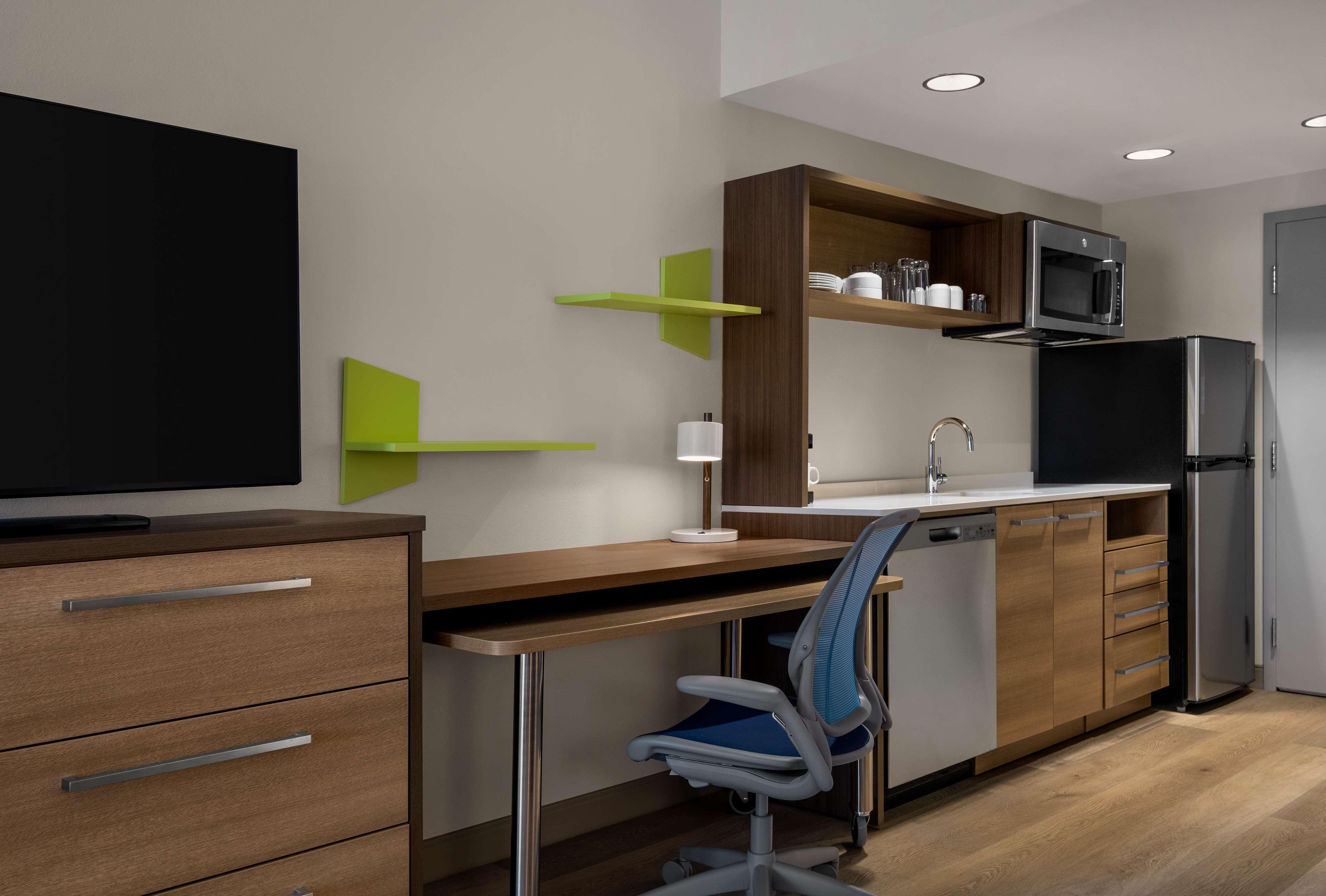 Studio Accessible King Size Bed