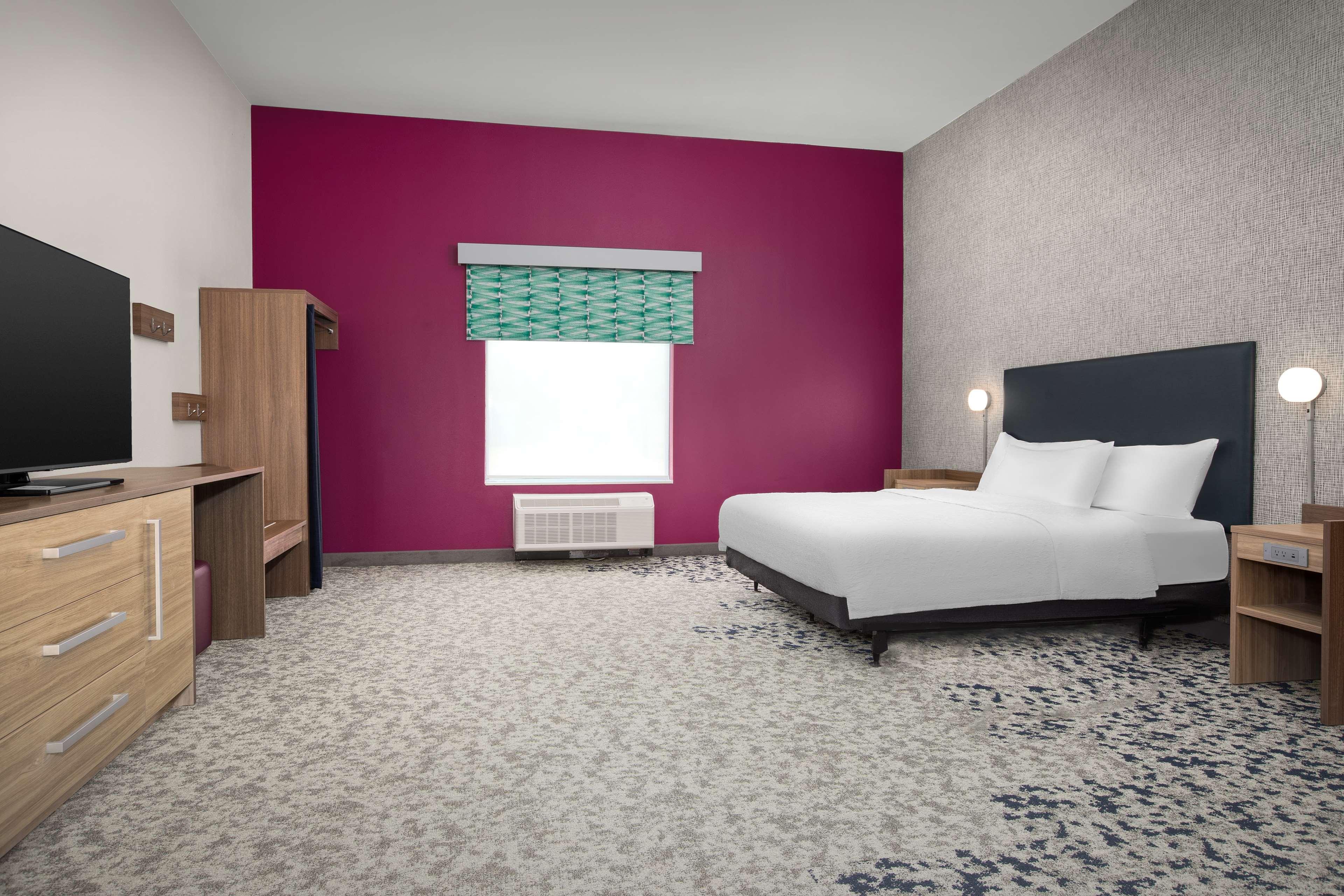 Studio Accessible King Size Bed