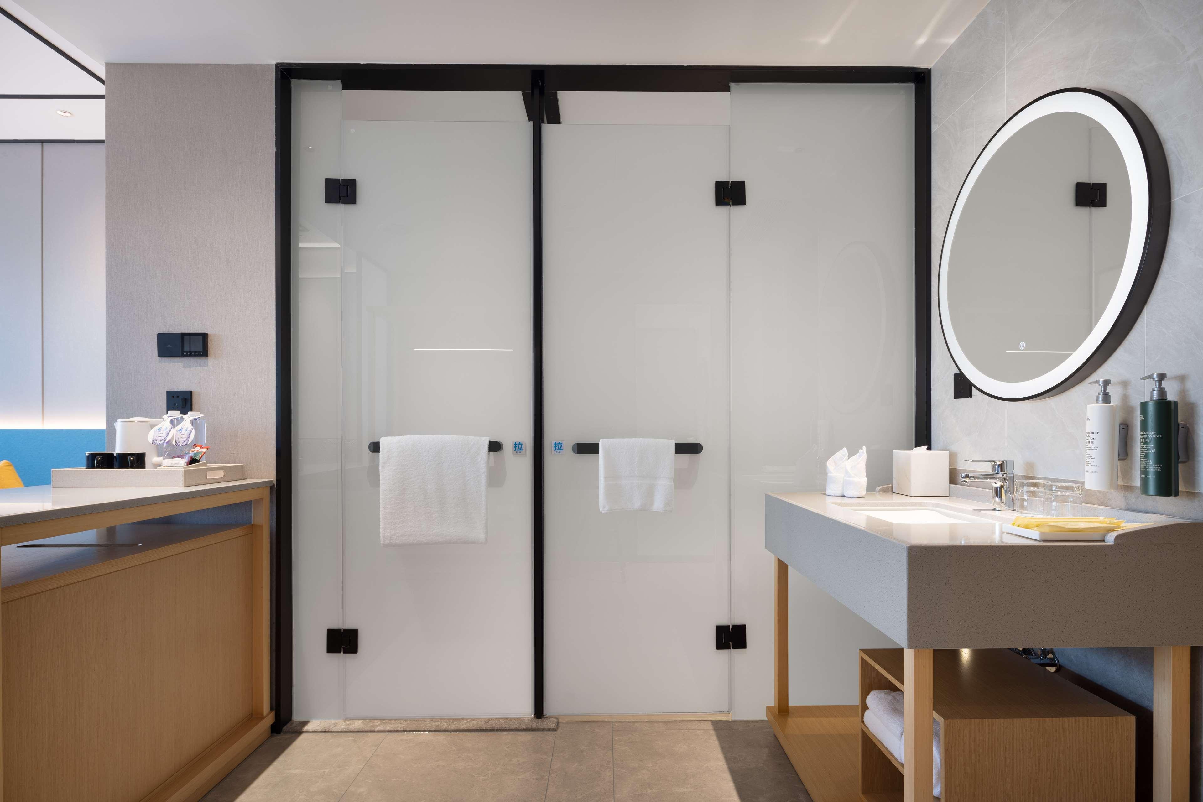 Double Deluxe King Bed