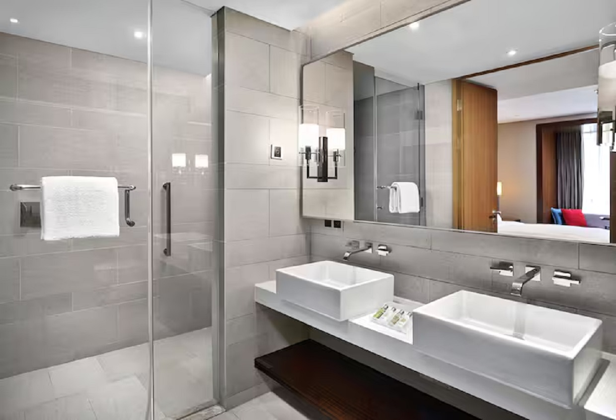 Suite Deluxe King Bed