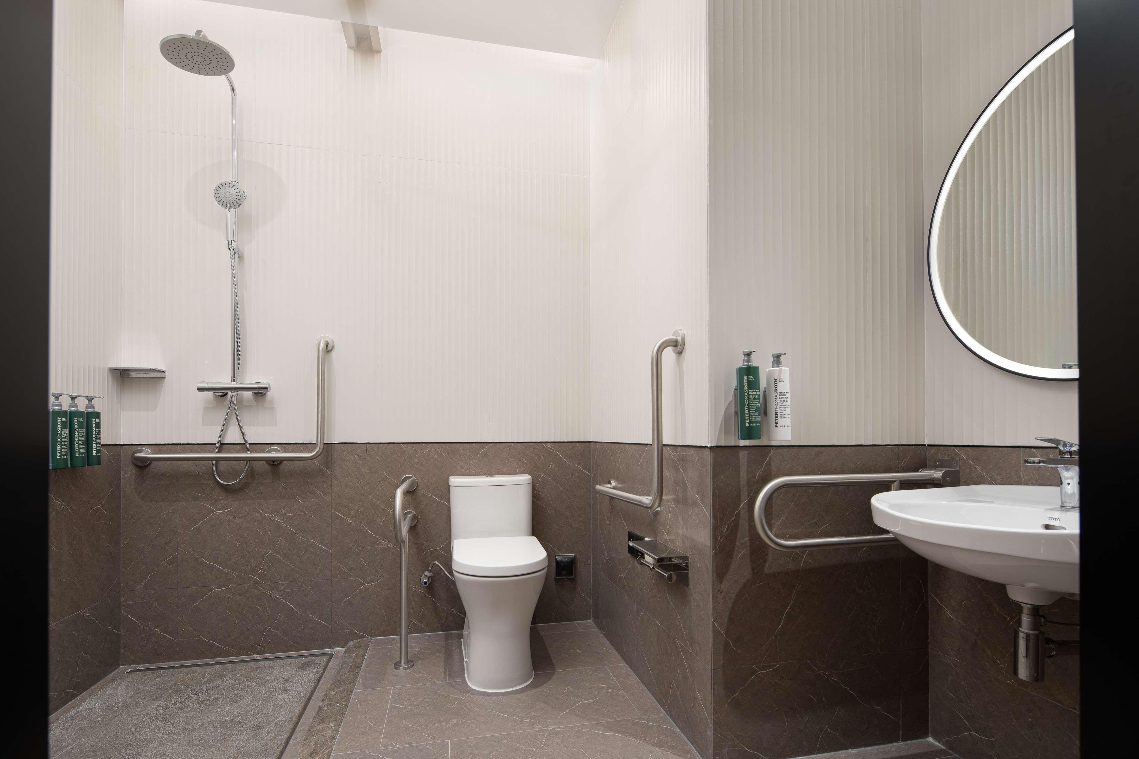 Double Accessible King Size Bed