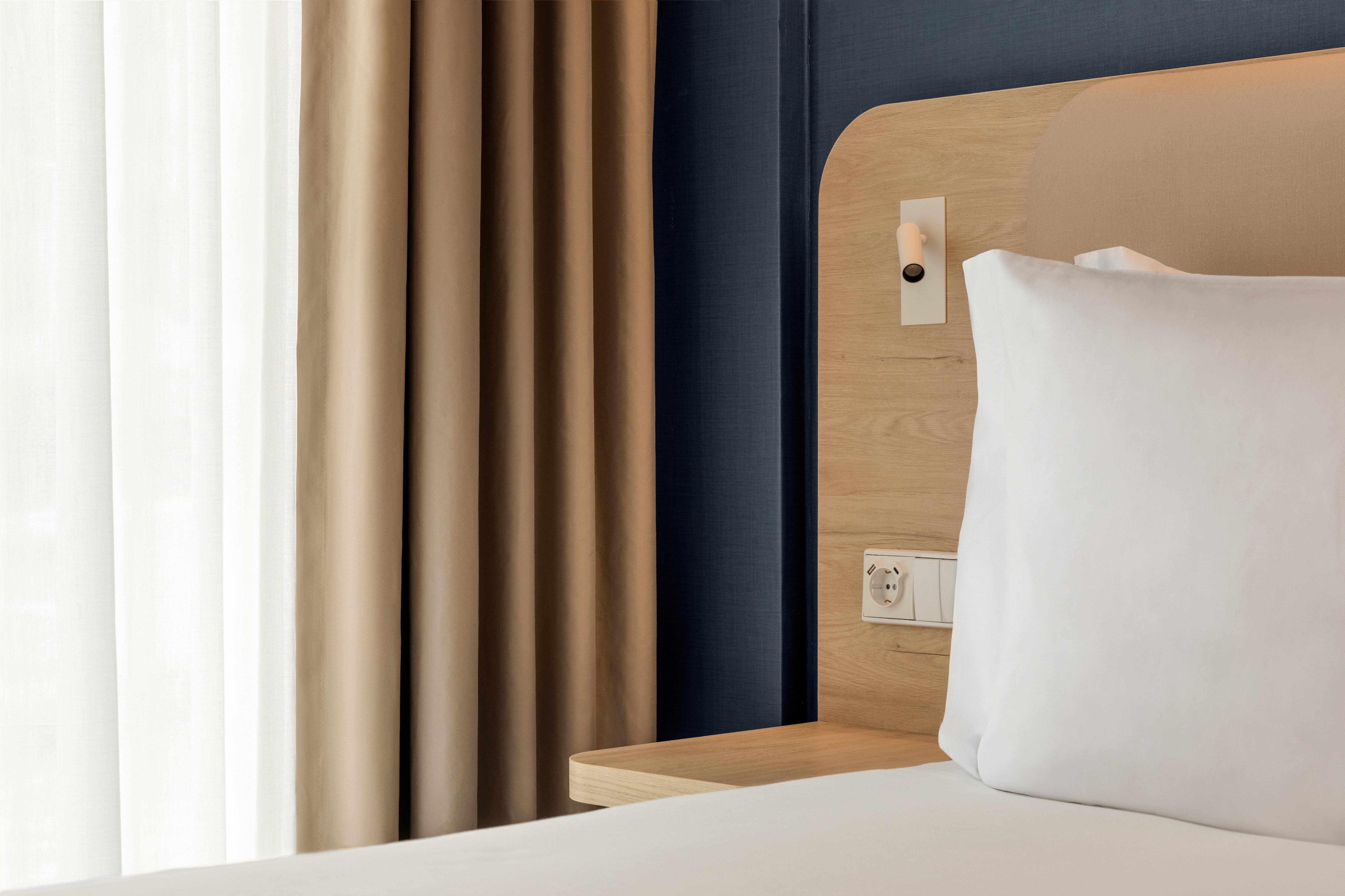 Double Accessible King Size Bed