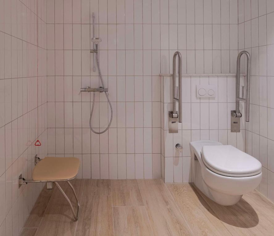 Double Accessible King Size Bed