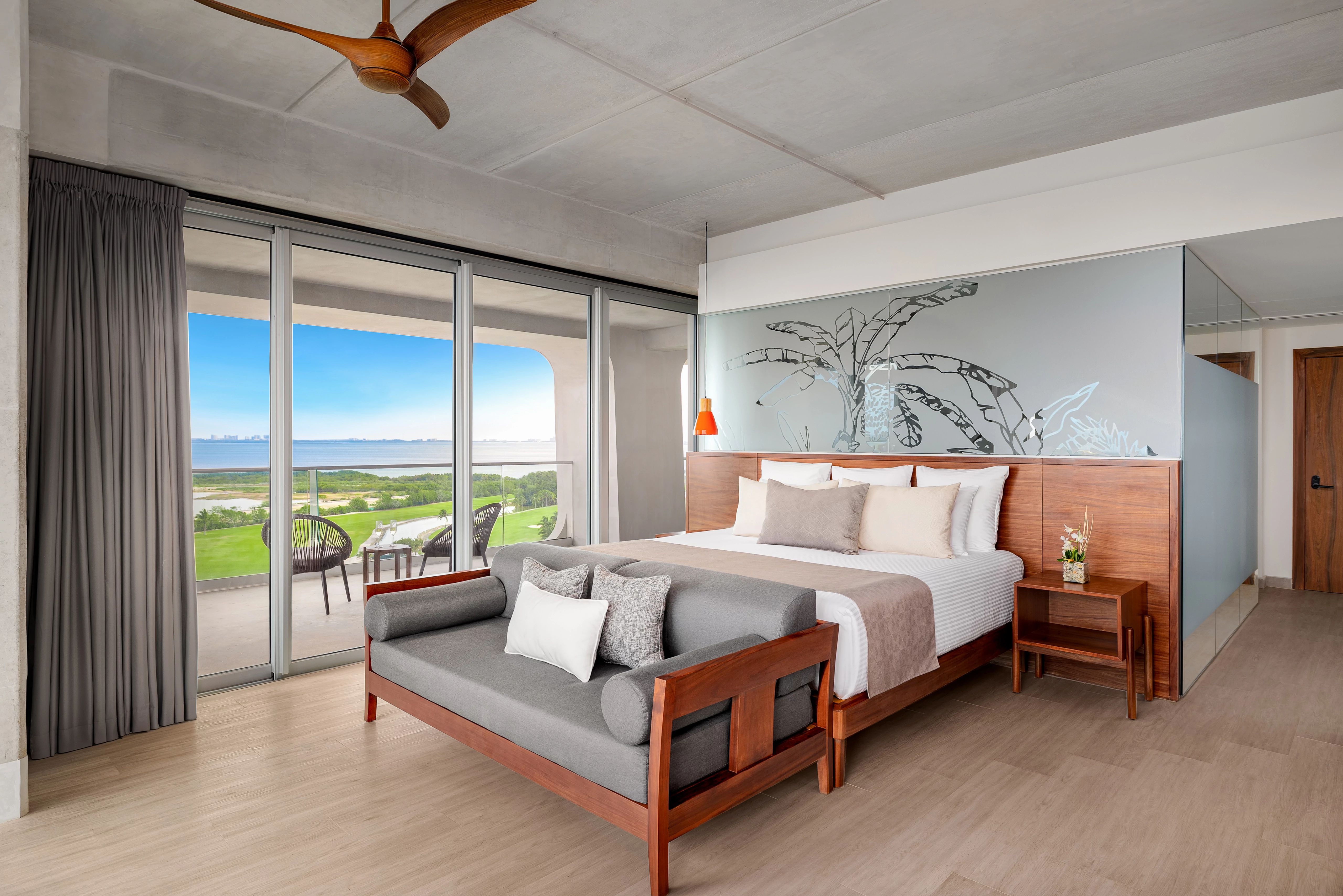 Suite Club with Views