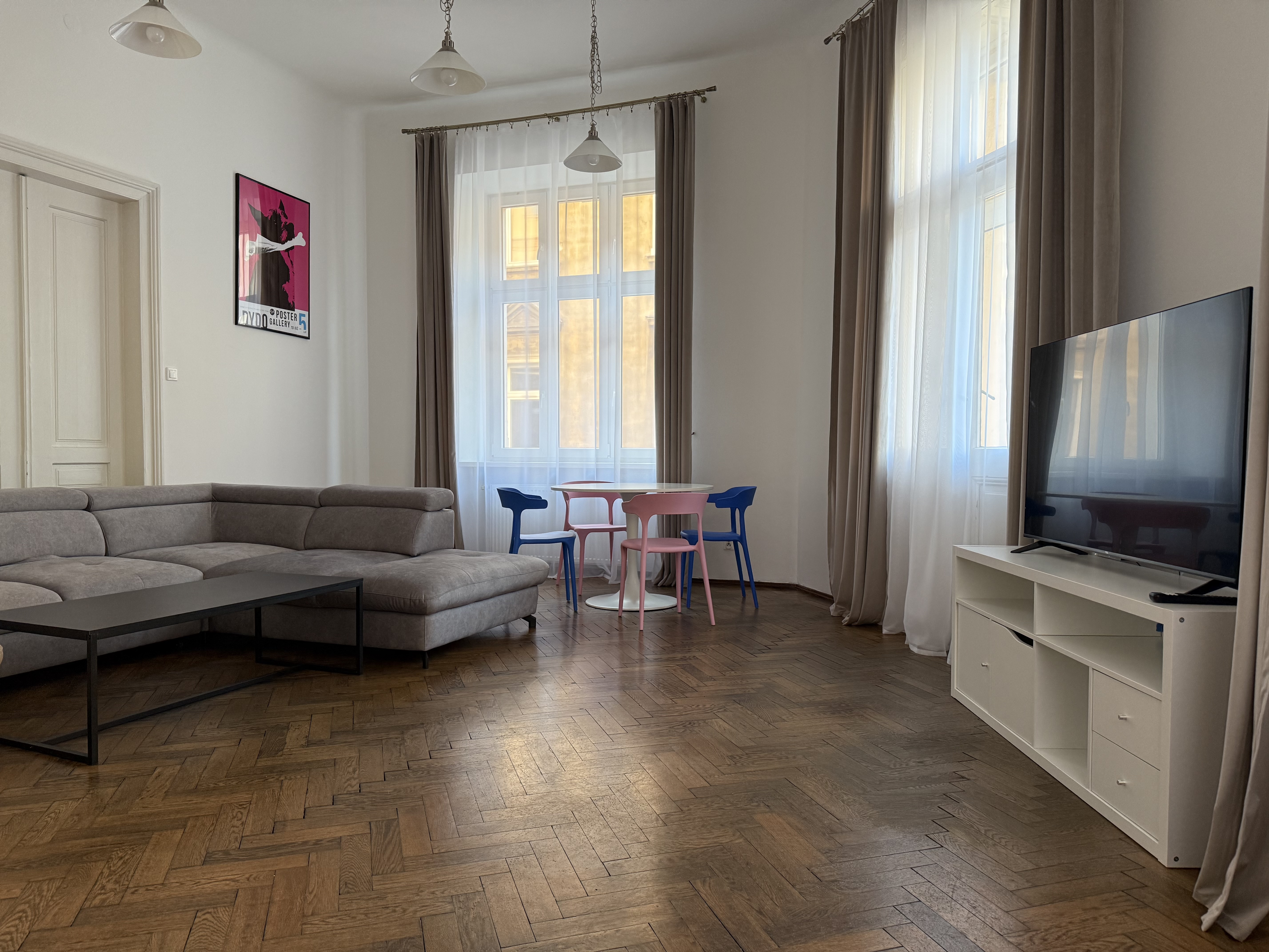 Apartment Three Bedrooms One Bathroom