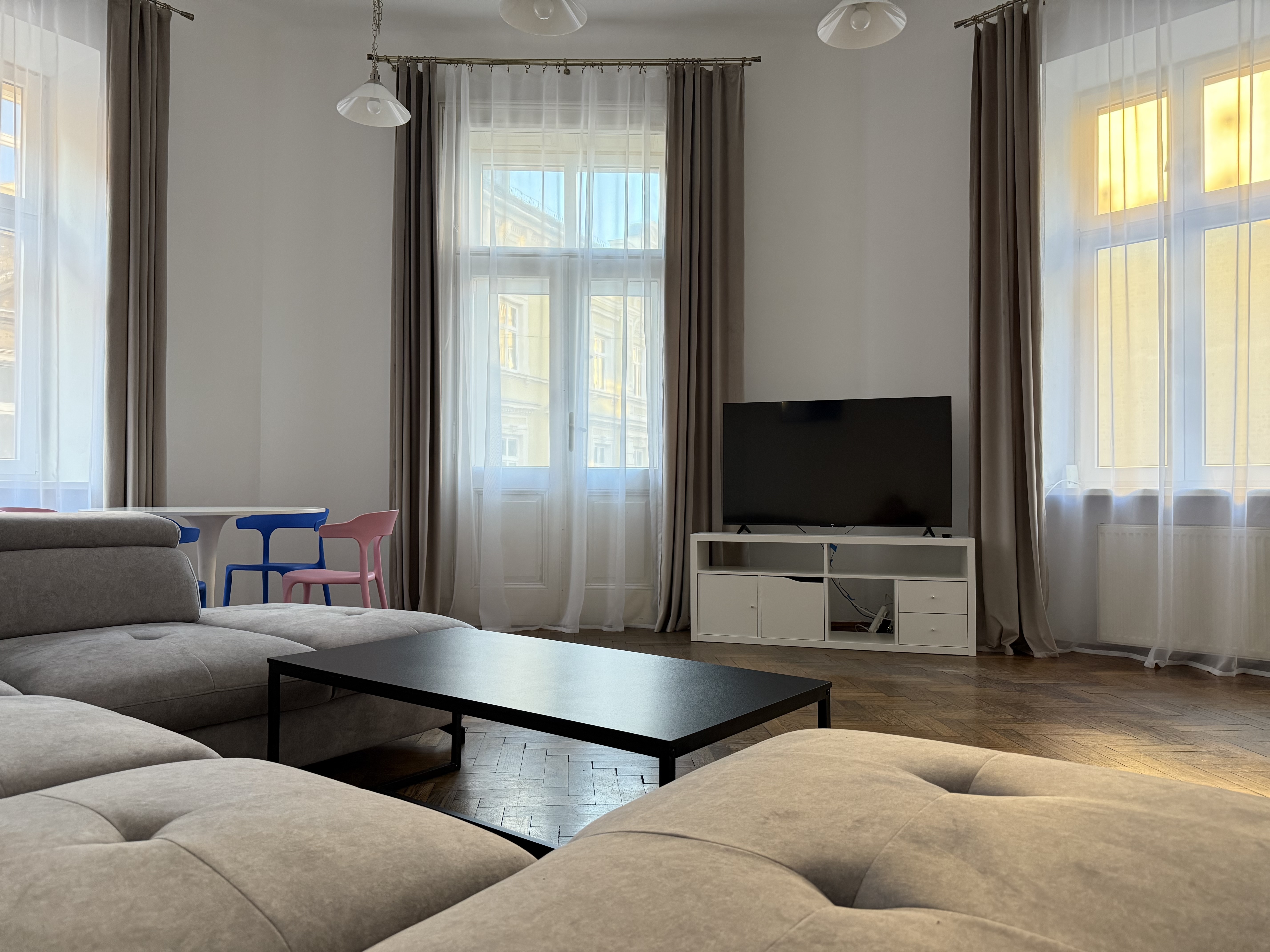 Apartment Three Bedrooms One Bathroom