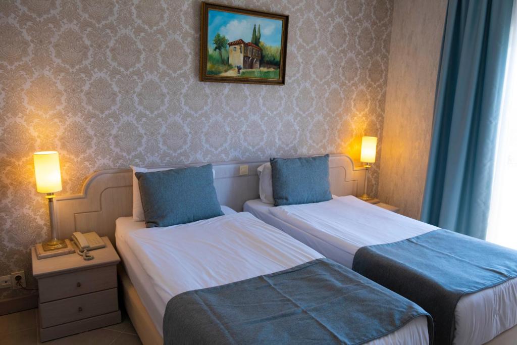 Double Classic Double Bed