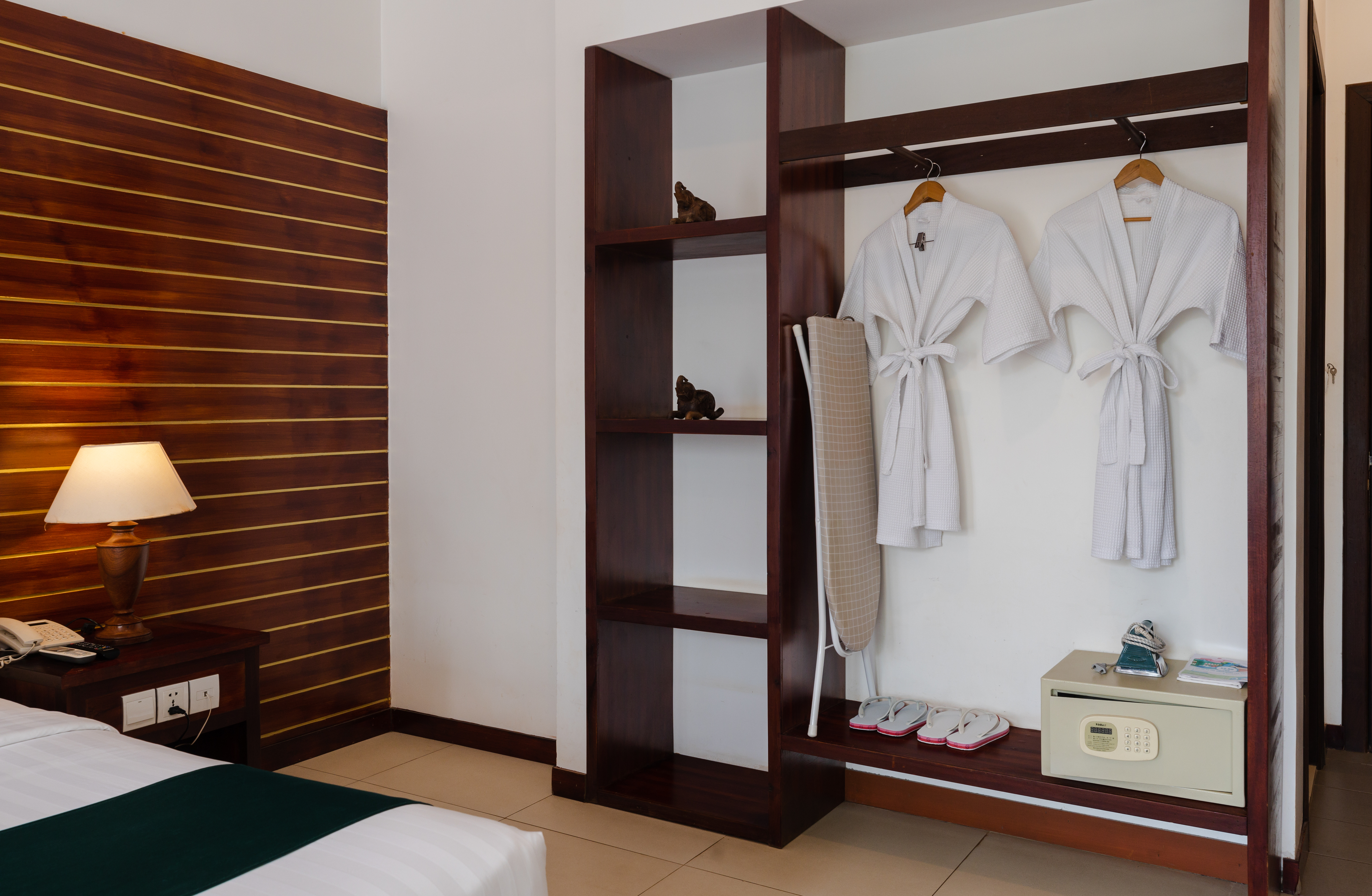 Double Deluxe King Bed