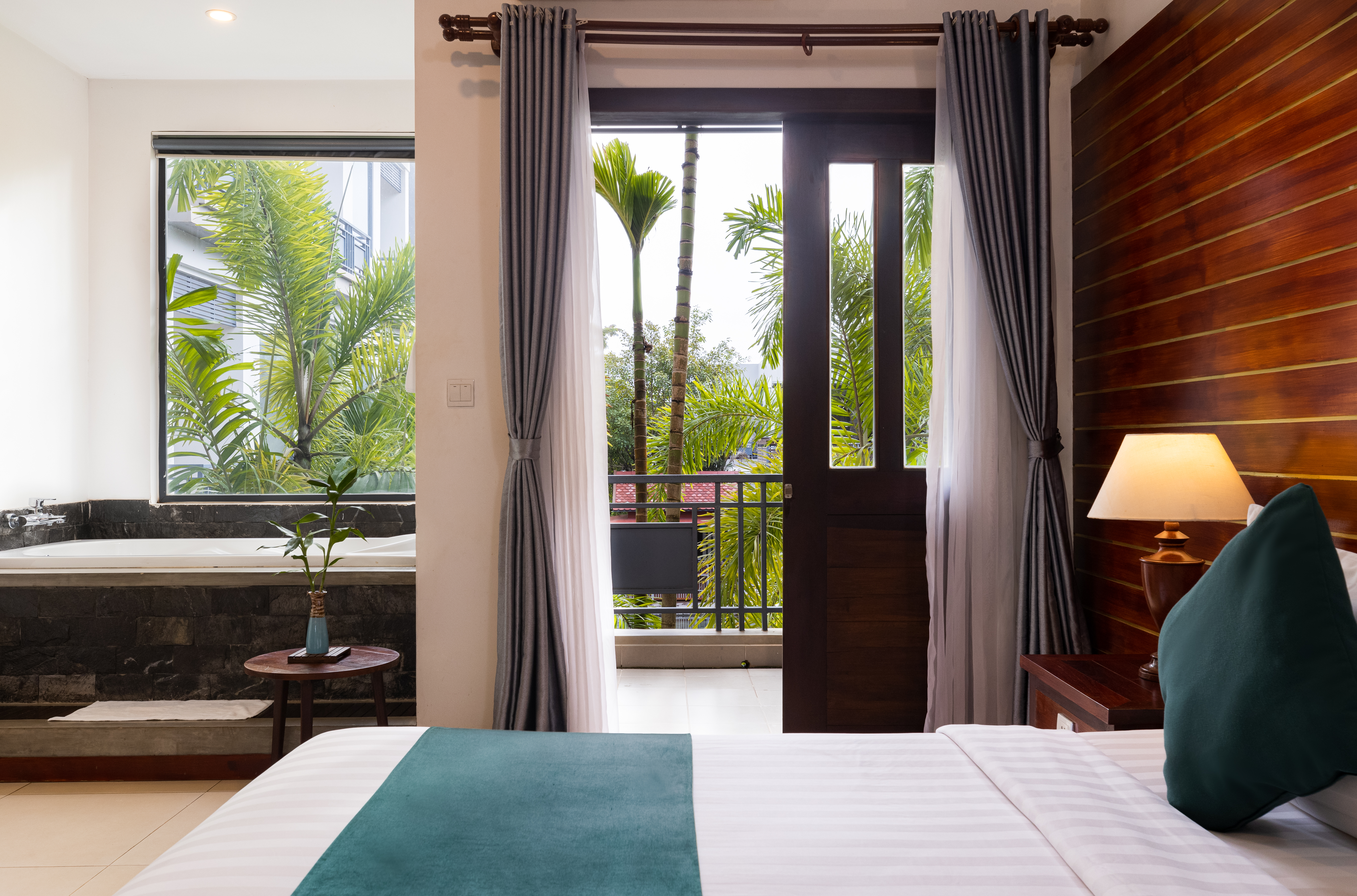 Double Deluxe King Bed