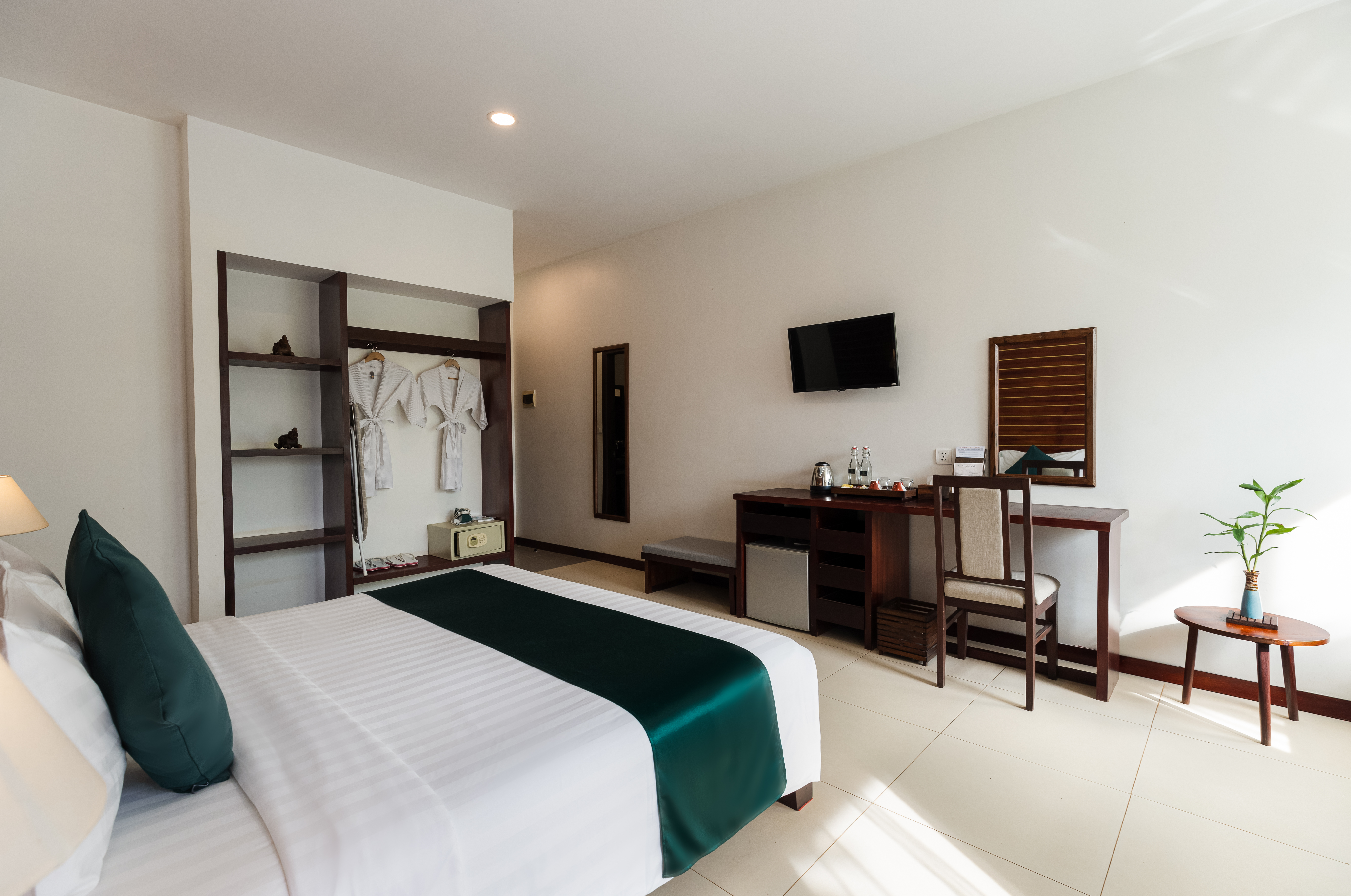 Double Deluxe King Bed