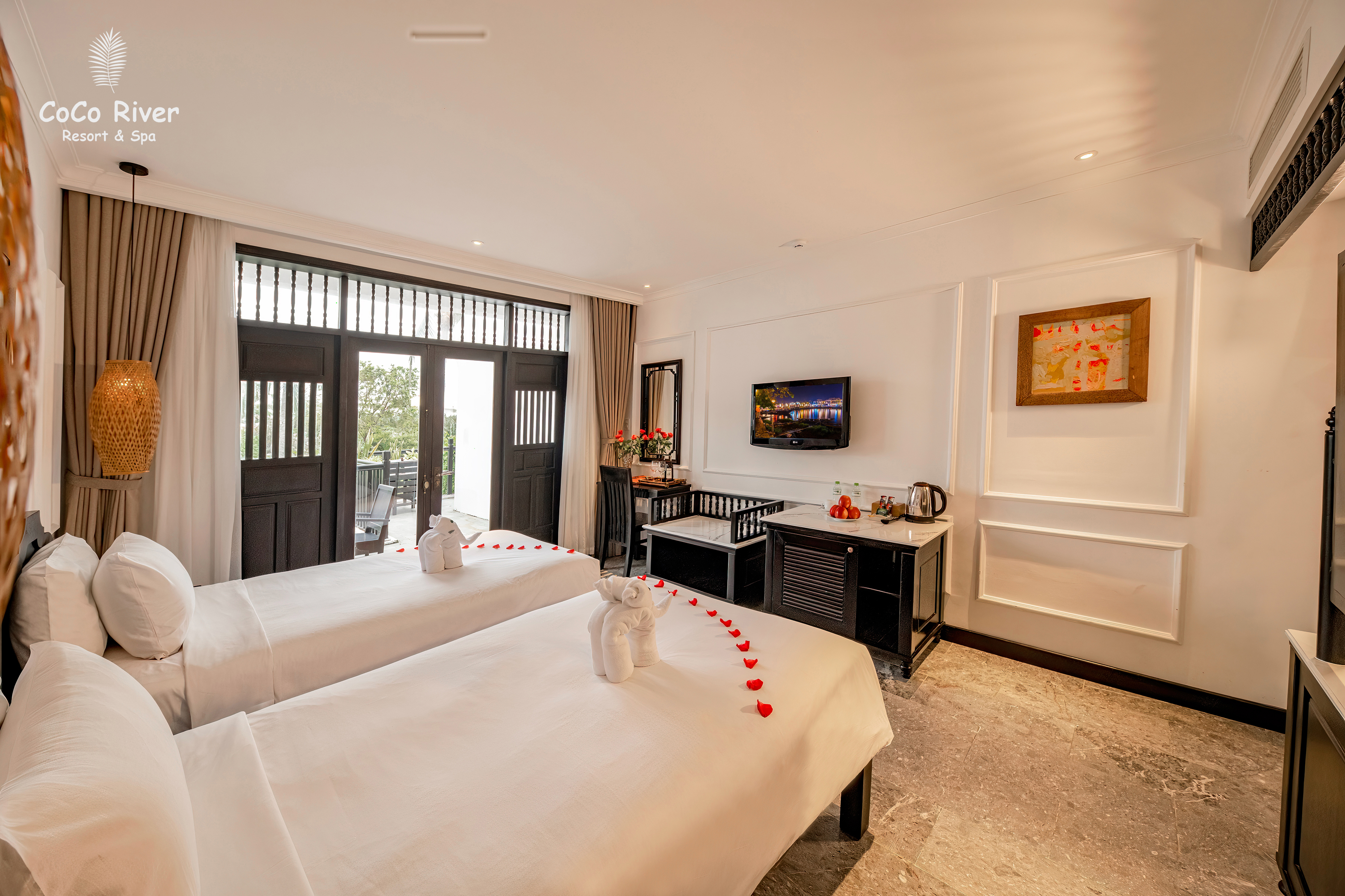 Twin Deluxe Pool View