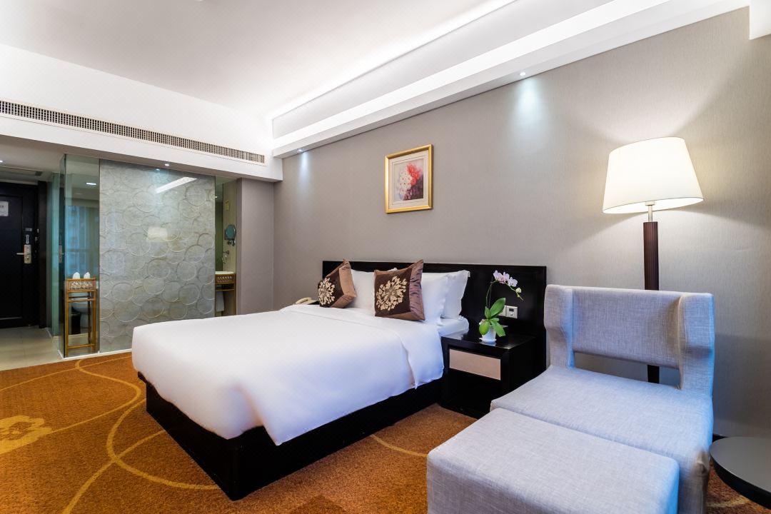 Double Deluxe Queen Bed