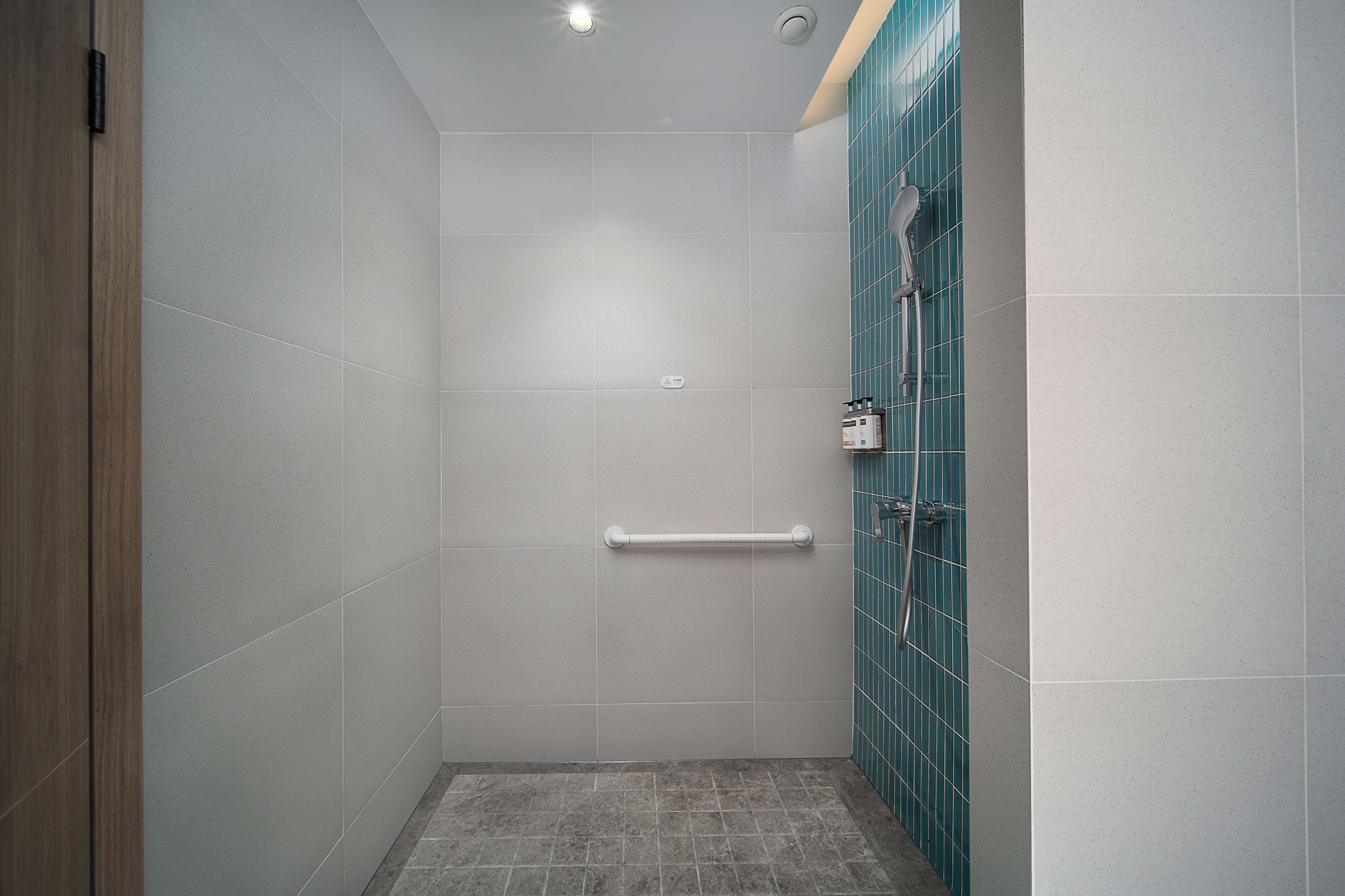 Double Accessible King Size Bed