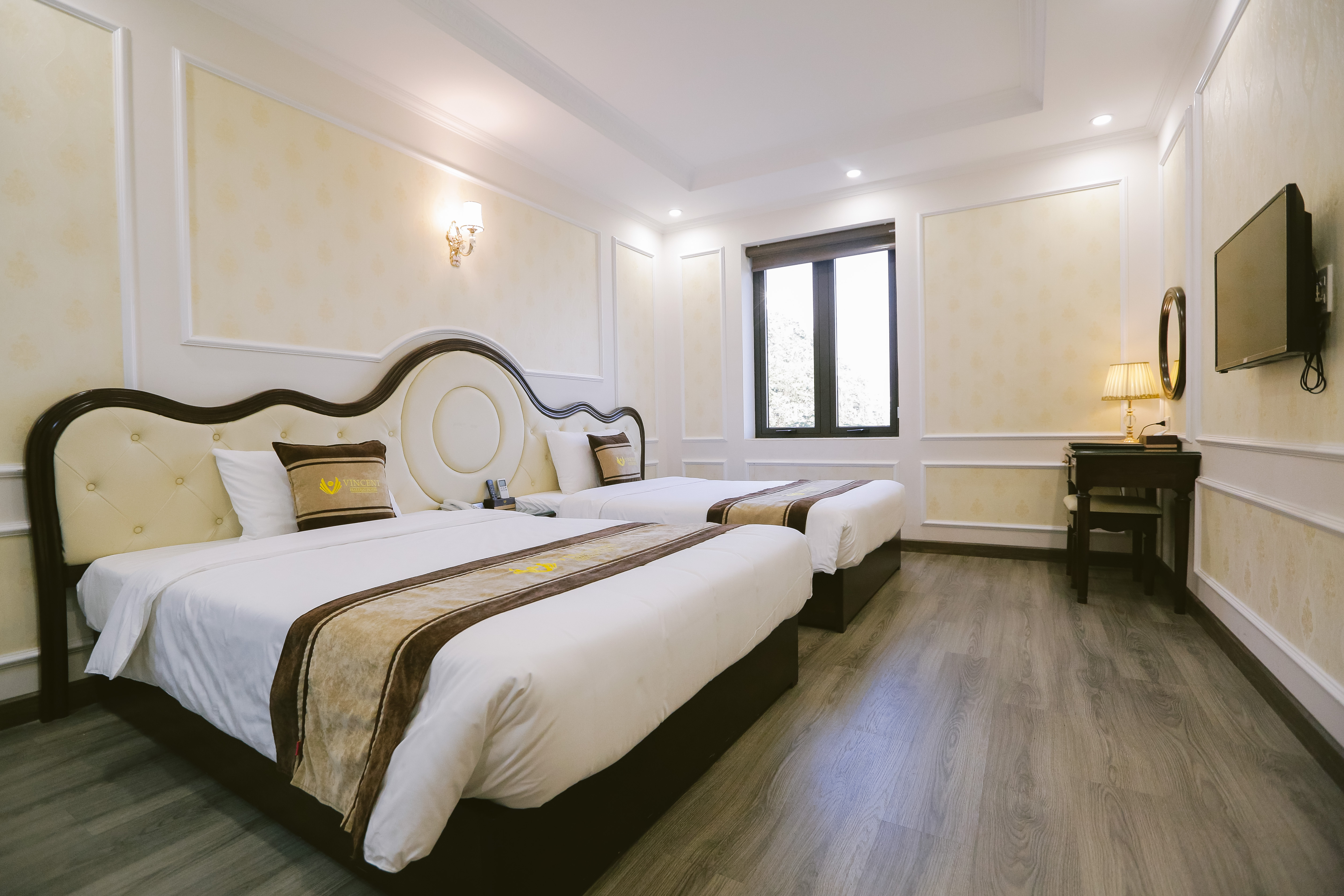 Double or Twin with Double Bed