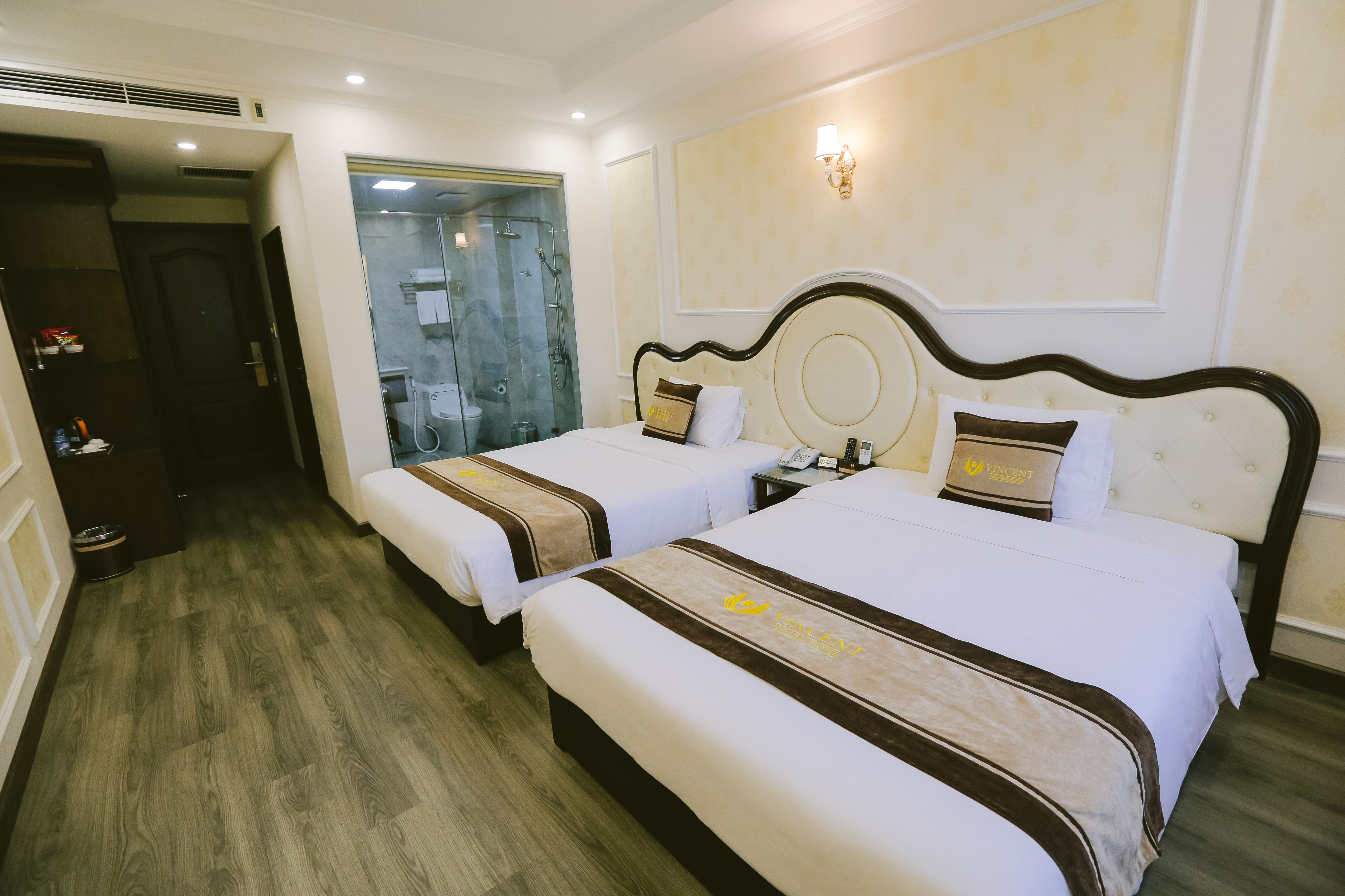 Double or Twin with Double Bed