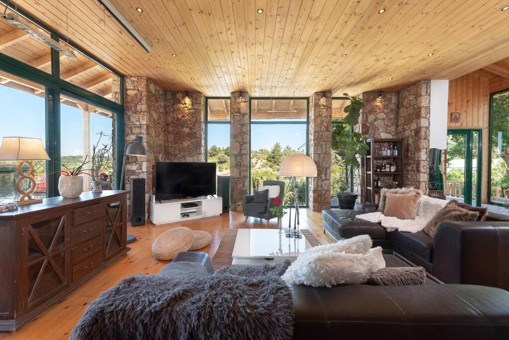 Villa Four Bedrooms with Private Pool