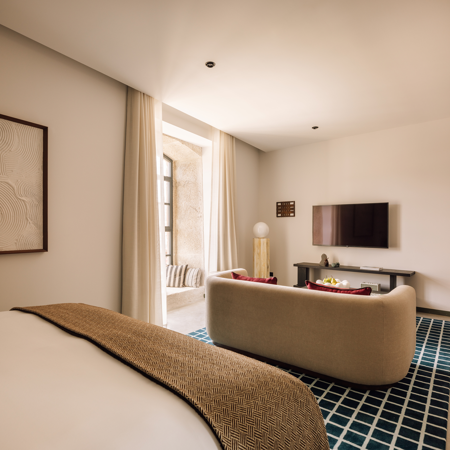 Studio Queen Size Bed